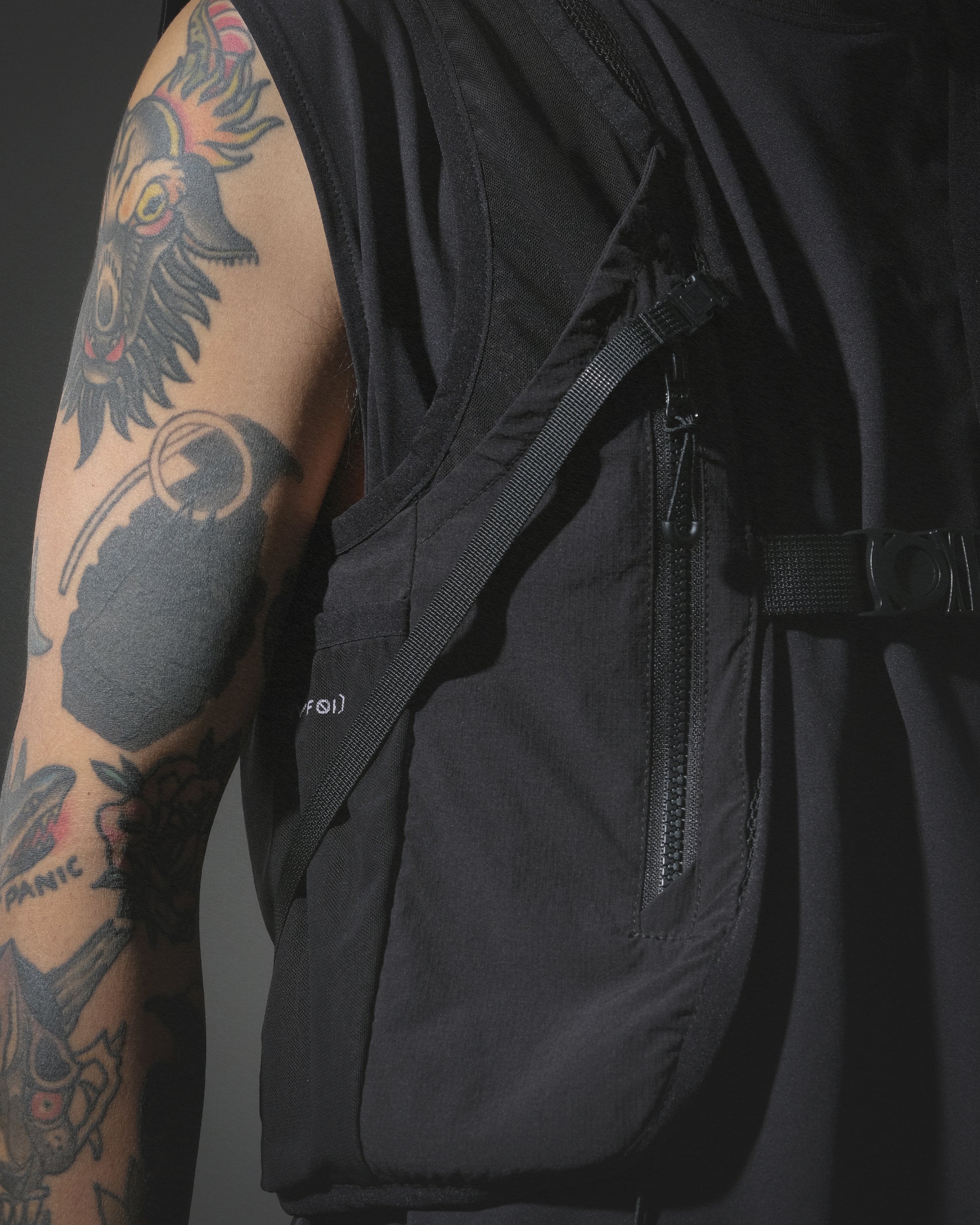 S24  / 18 —  O-03  Maneuverable Mighty Form Vest (Black)
