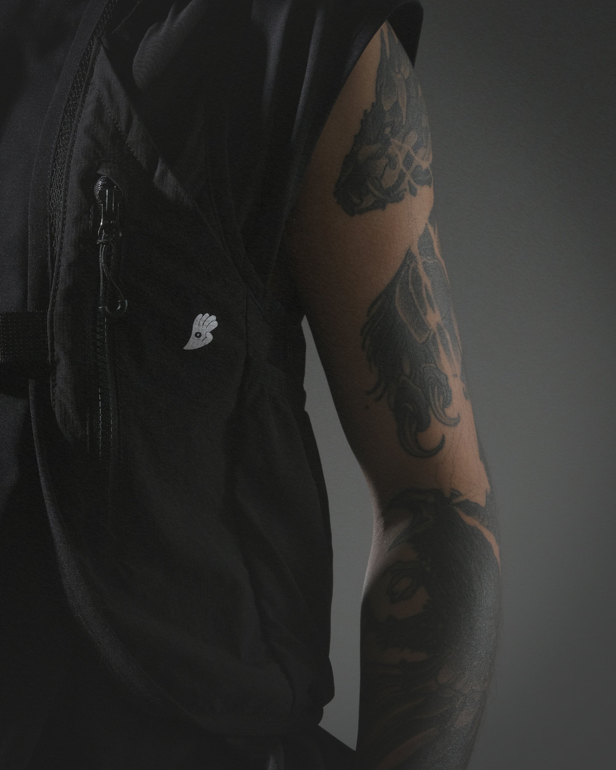 S24  / 18 —  O-03  Maneuverable Mighty Form Vest (Black)