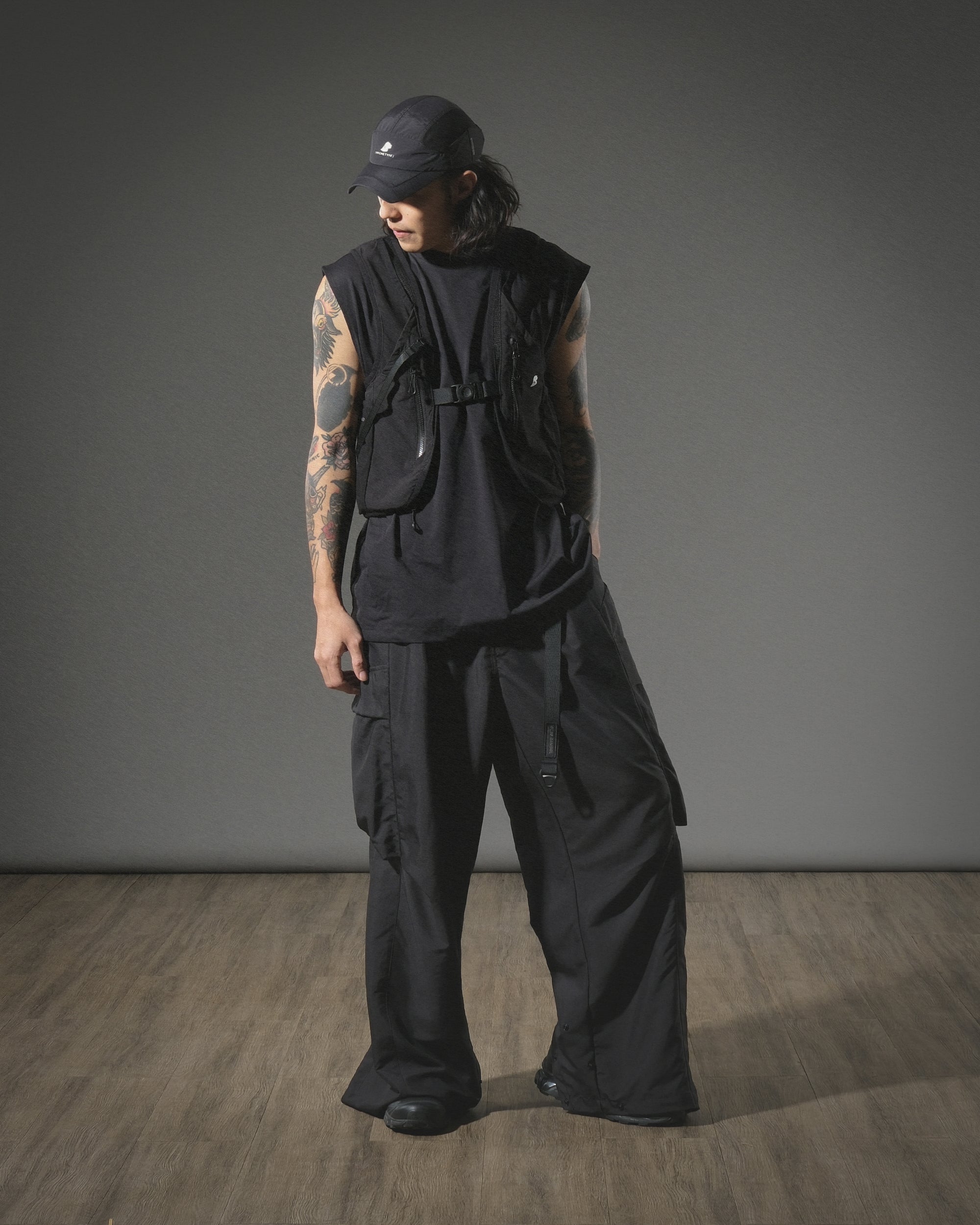 S24  / 18 —  O-03  Maneuverable Mighty Form Vest (Black)
