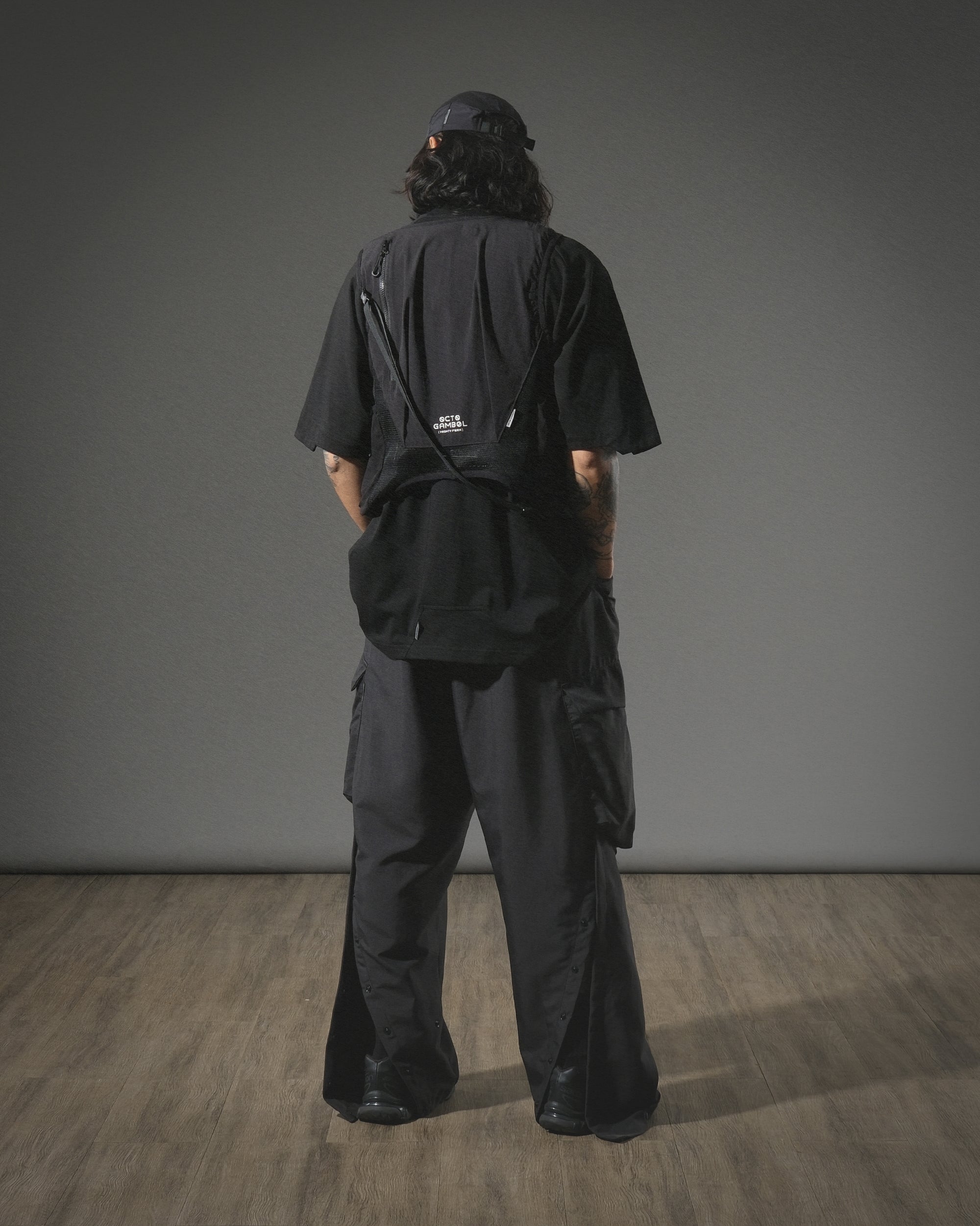 S24  / 18 —  O-03  Maneuverable Mighty Form Vest (Black)