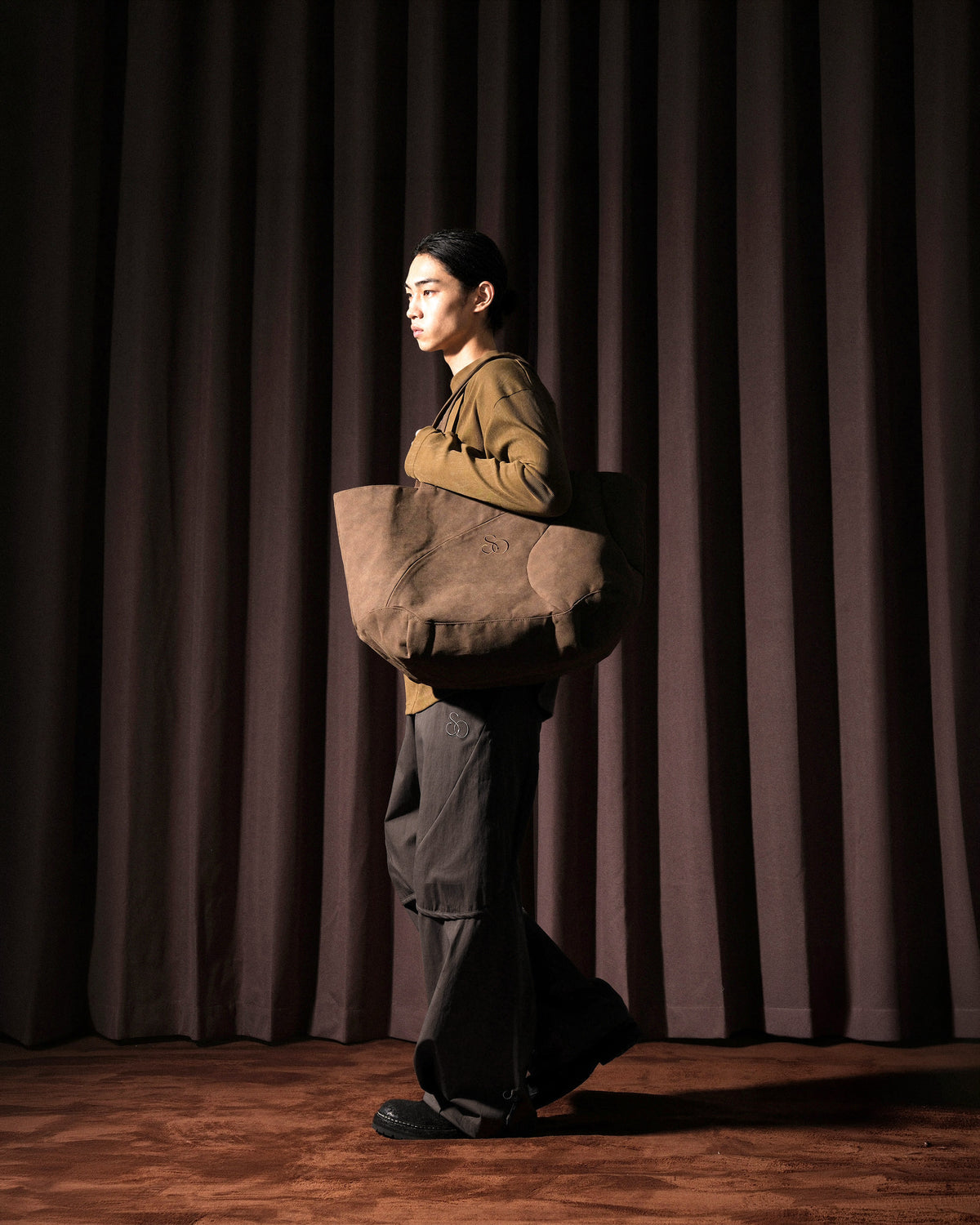 A26-SD1-B  / Curved Panel Tote Bag (Brown)