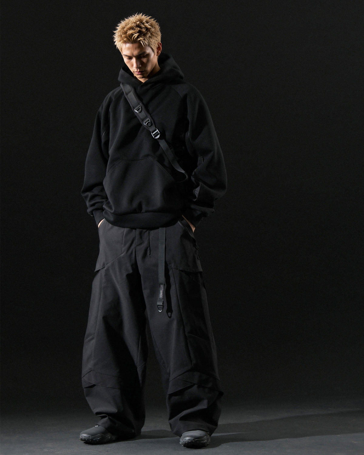 A26-S1-H / Visor Layer Hoodie (Black)