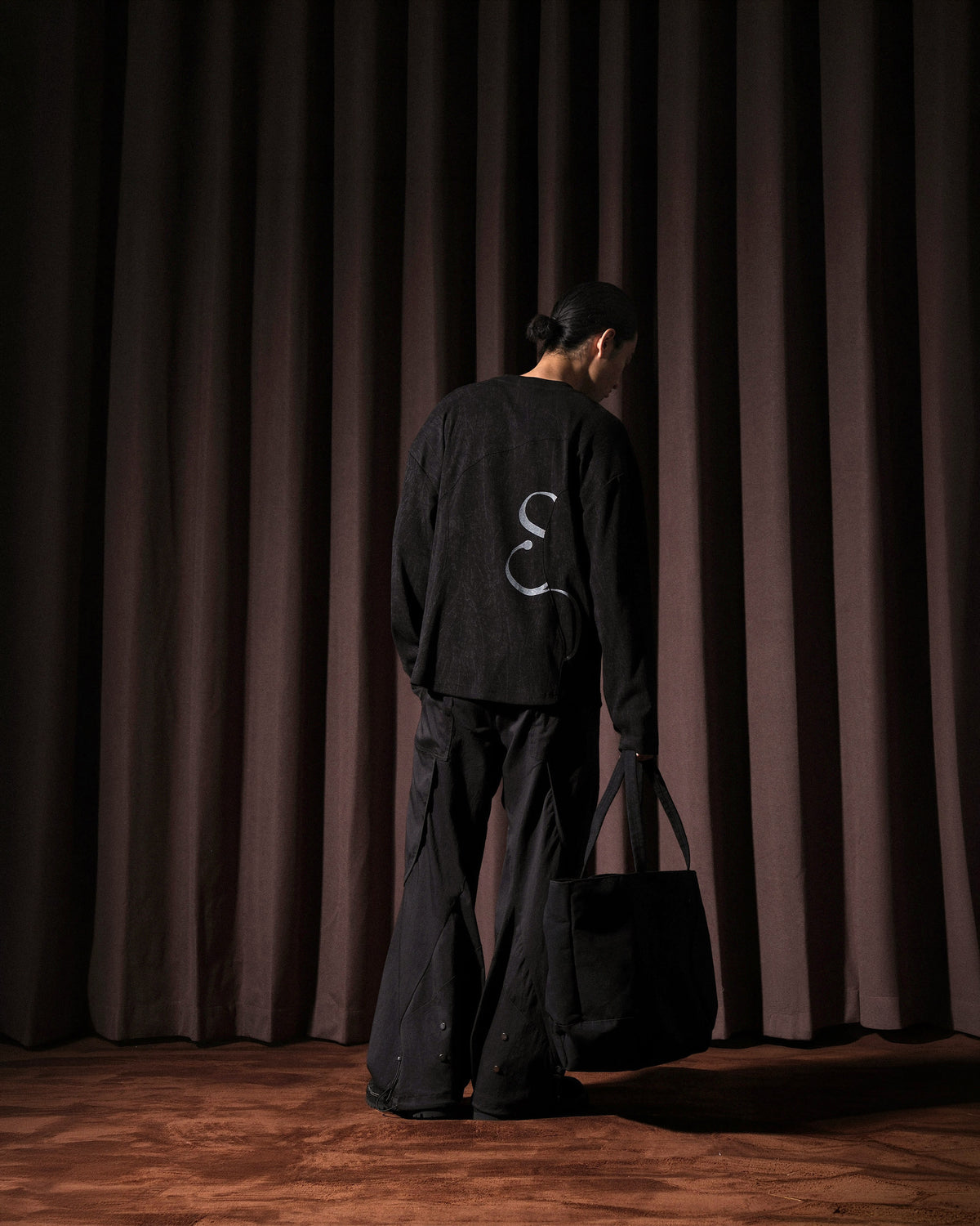 A26-SD1-T  / Faded Arc Long Tee (Black)