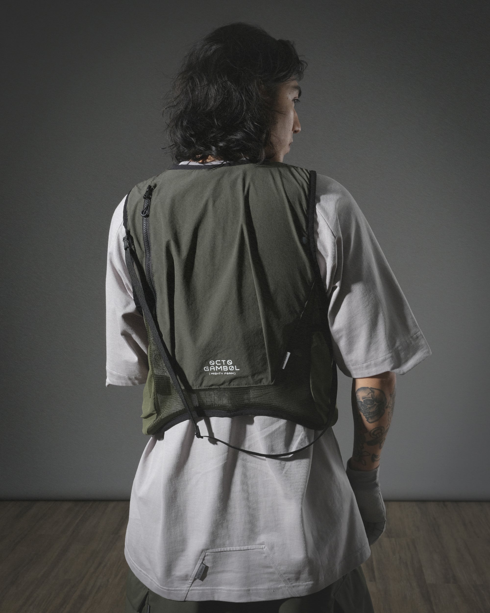 S24  / 18 —  O-03  Maneuverable Mighty Form Vest (Green)
