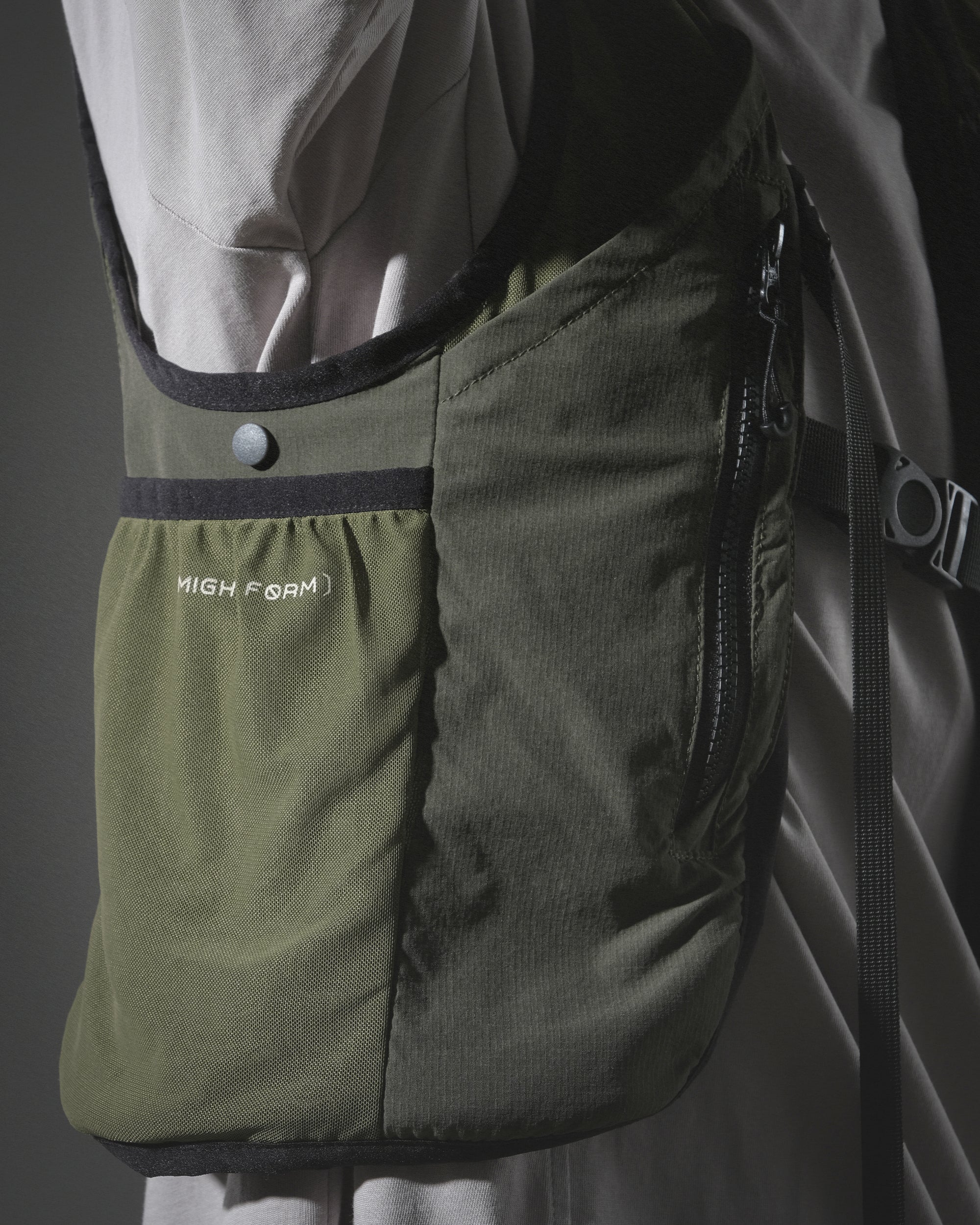 S24  / 18 —  O-03  Maneuverable Mighty Form Vest (Green)
