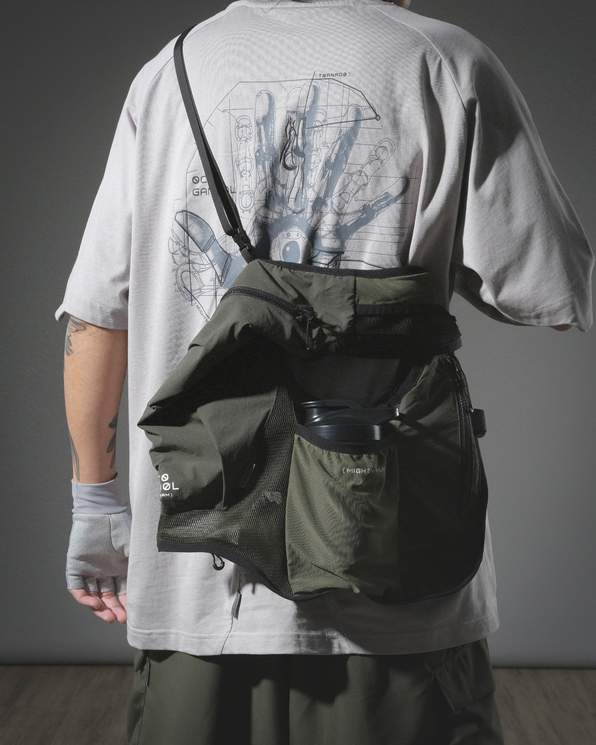 S24  / 18 —  O-03  Maneuverable Mighty Form Vest (Green)