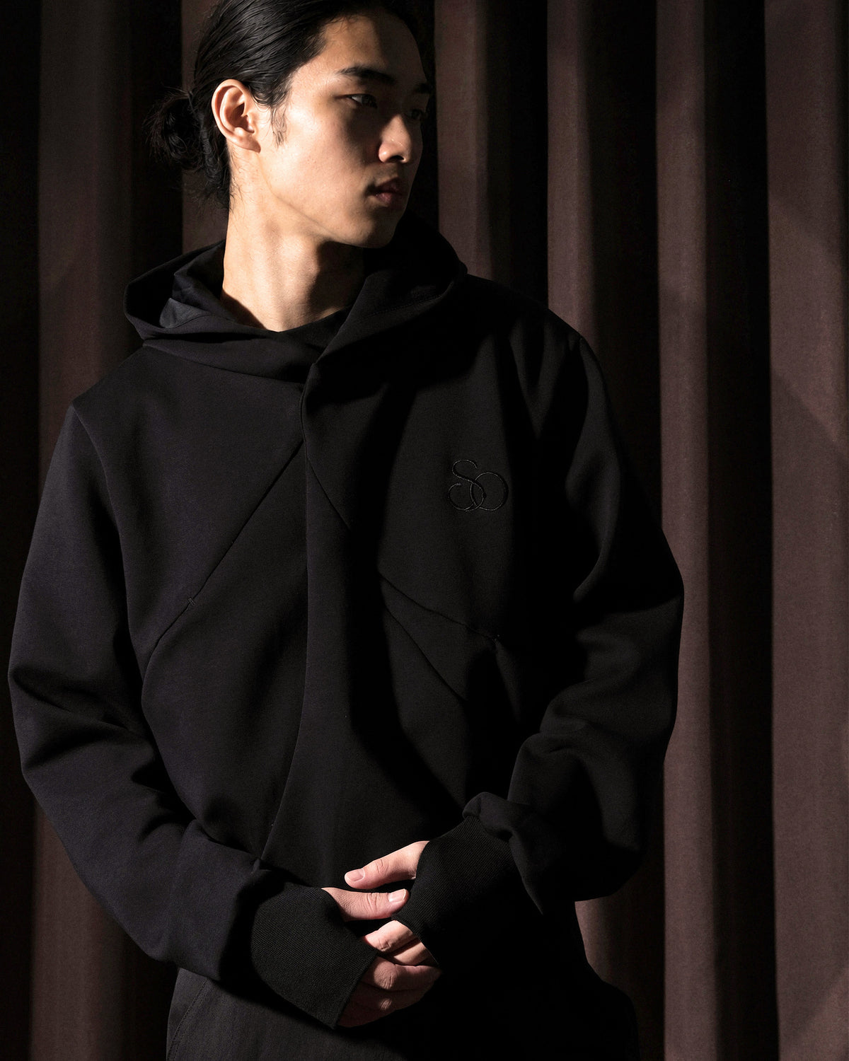 A26-SD1-H / Layered Arc Hoodie (Black)