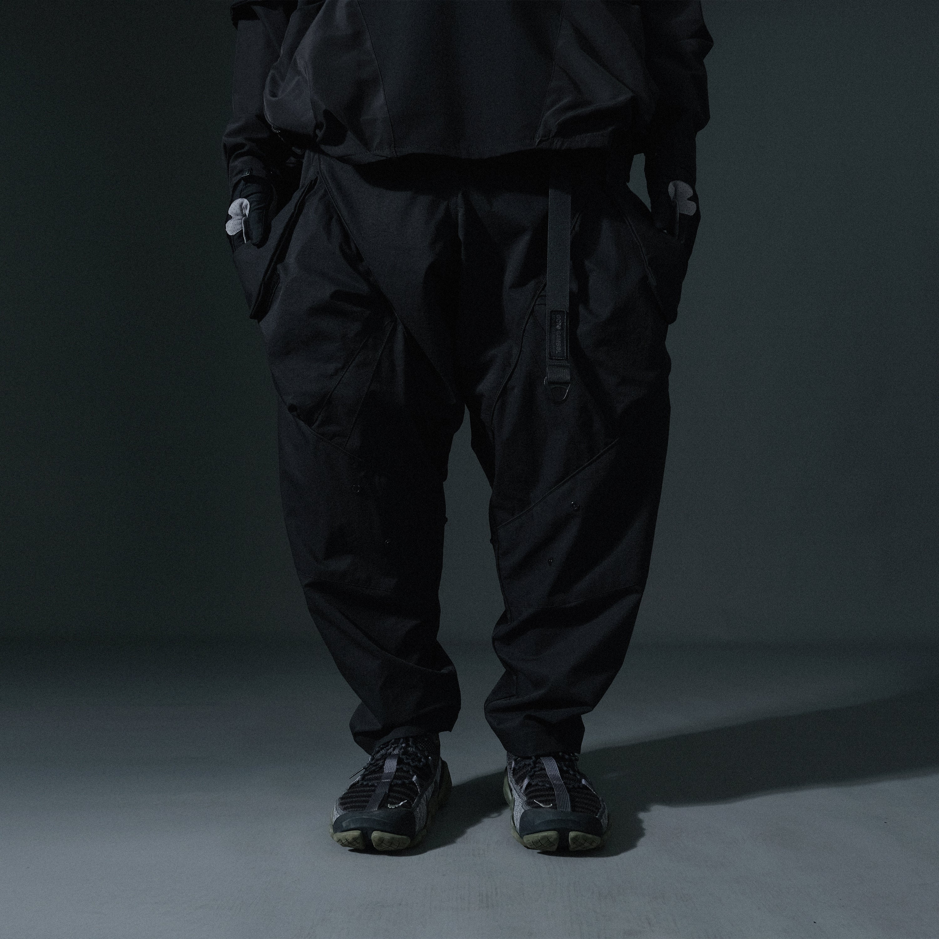 SS23 / 06 —  P23-127 Transform Orb Pants  (Black)