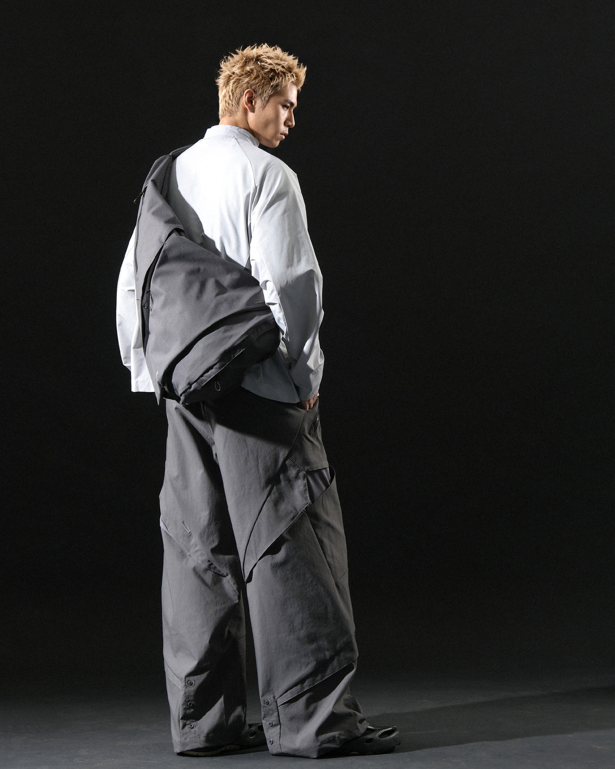 A26-S1-B / Visor Split Sling Bag (Grey)