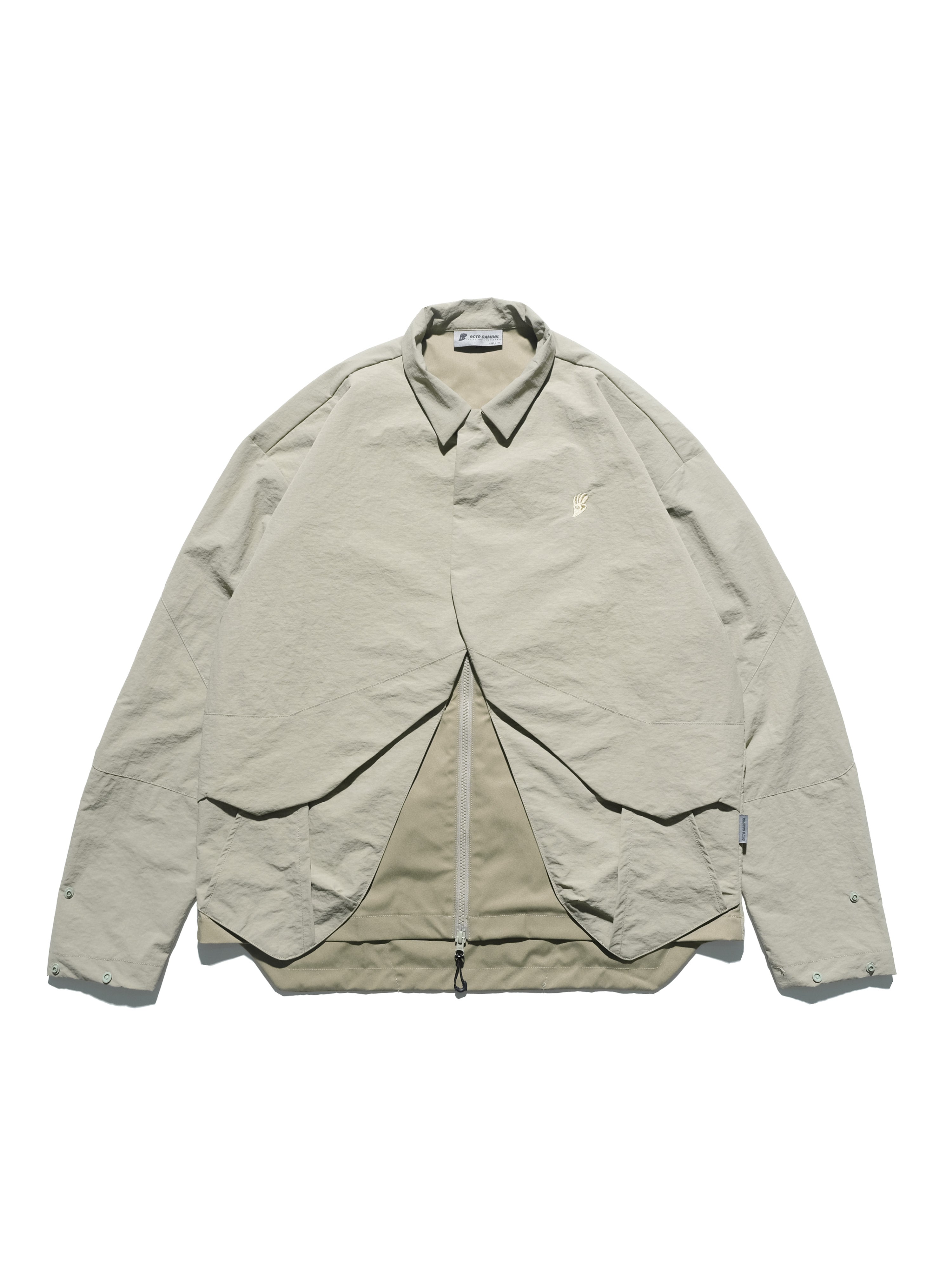 AW23 / 01 — T23-073  Trapezoidal Stereo Visor Shirt (Sand)