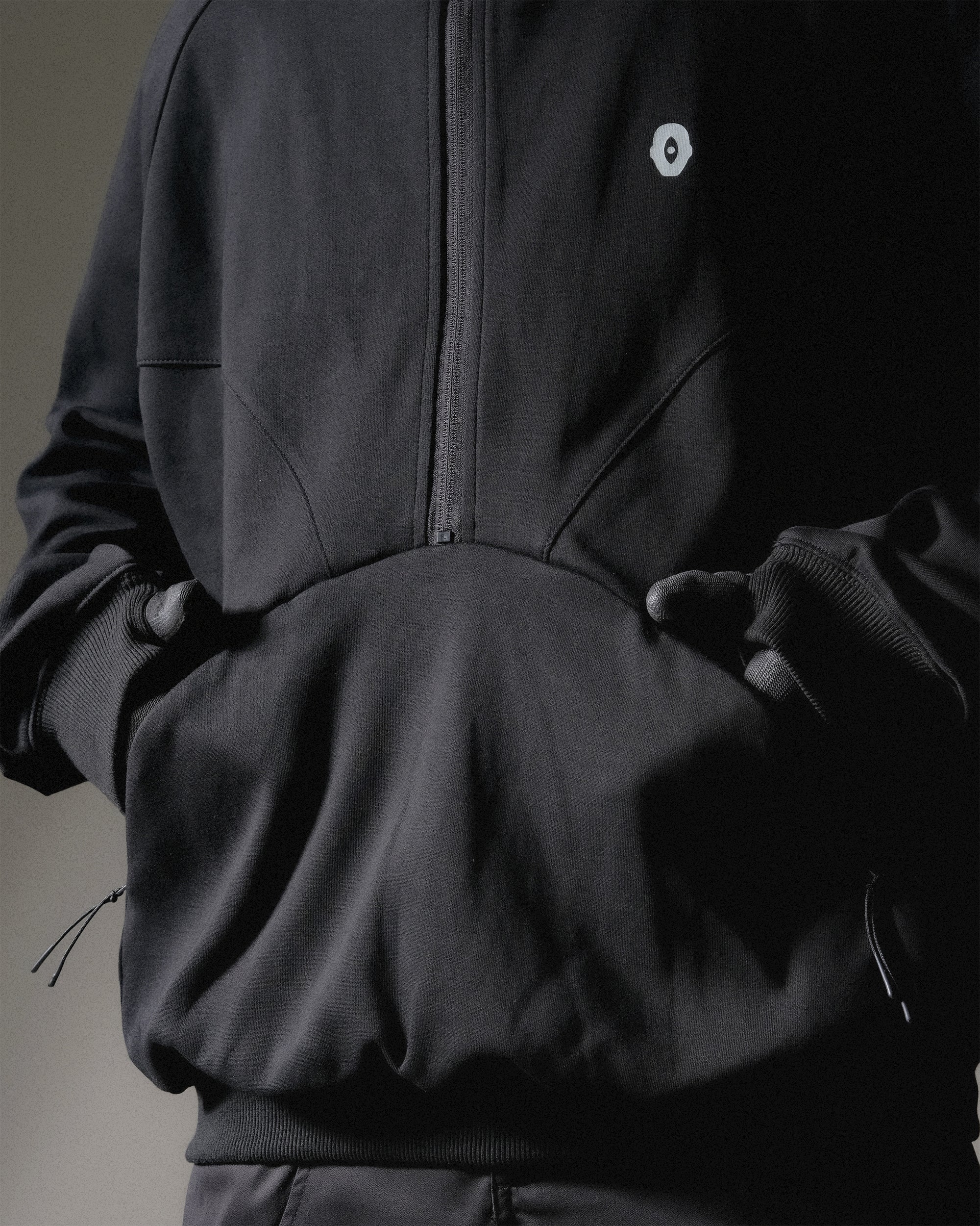 A24-CS-02-H Aura Curved Pullover (Black)