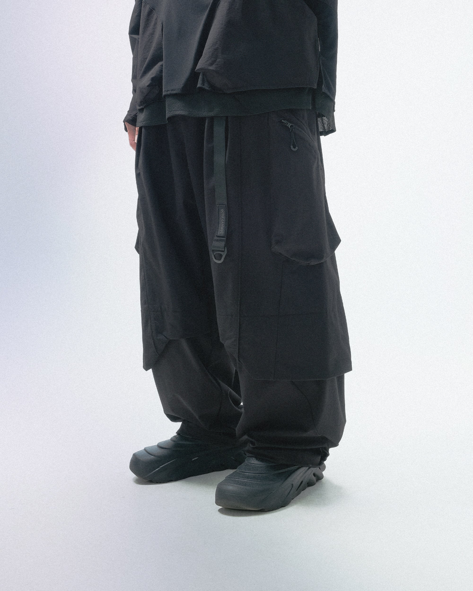PRE-A24-PS-P1  Linear Vertical Sukkiri Pants(Black)