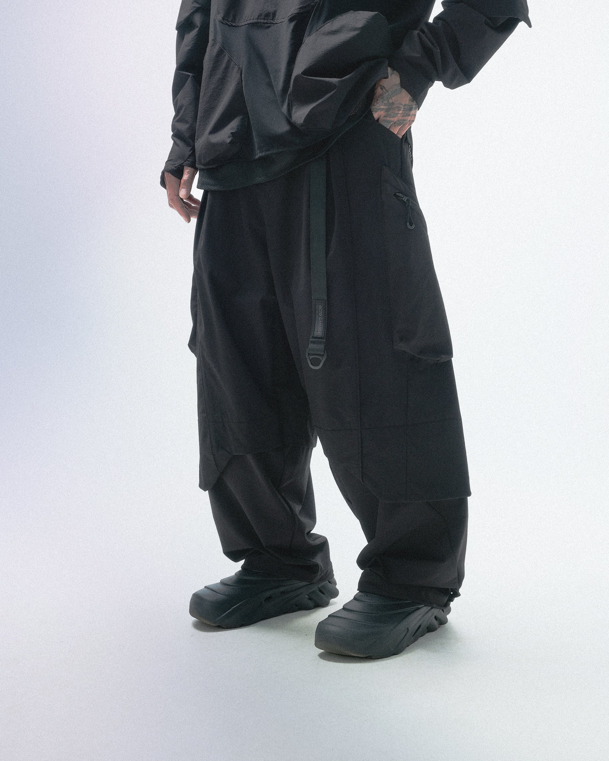 PRE-A24-PS-P1  Linear Vertical Sukkiri Pants(Black)