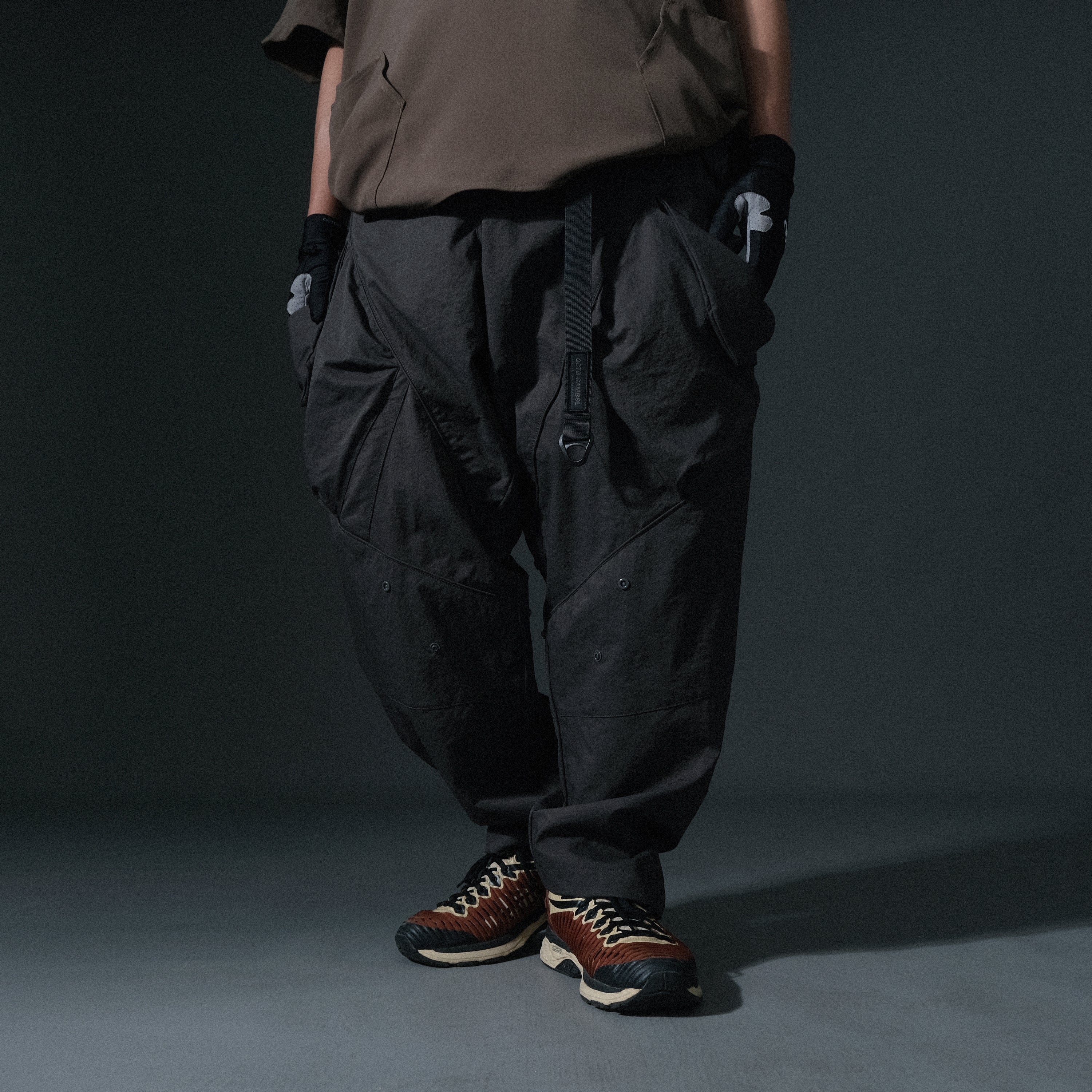 SS23 / 06 —  P23-127 Transform Orb Pants  (Gauntlet Green)