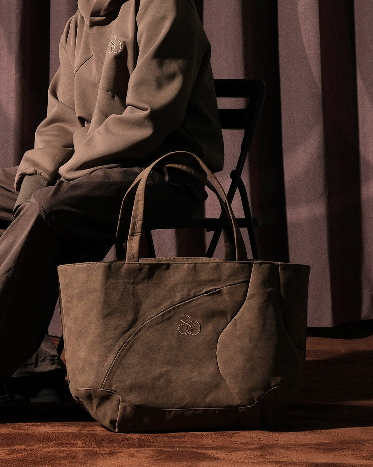 A26-SD1-B  / Curved Panel Tote Bag (Brown)