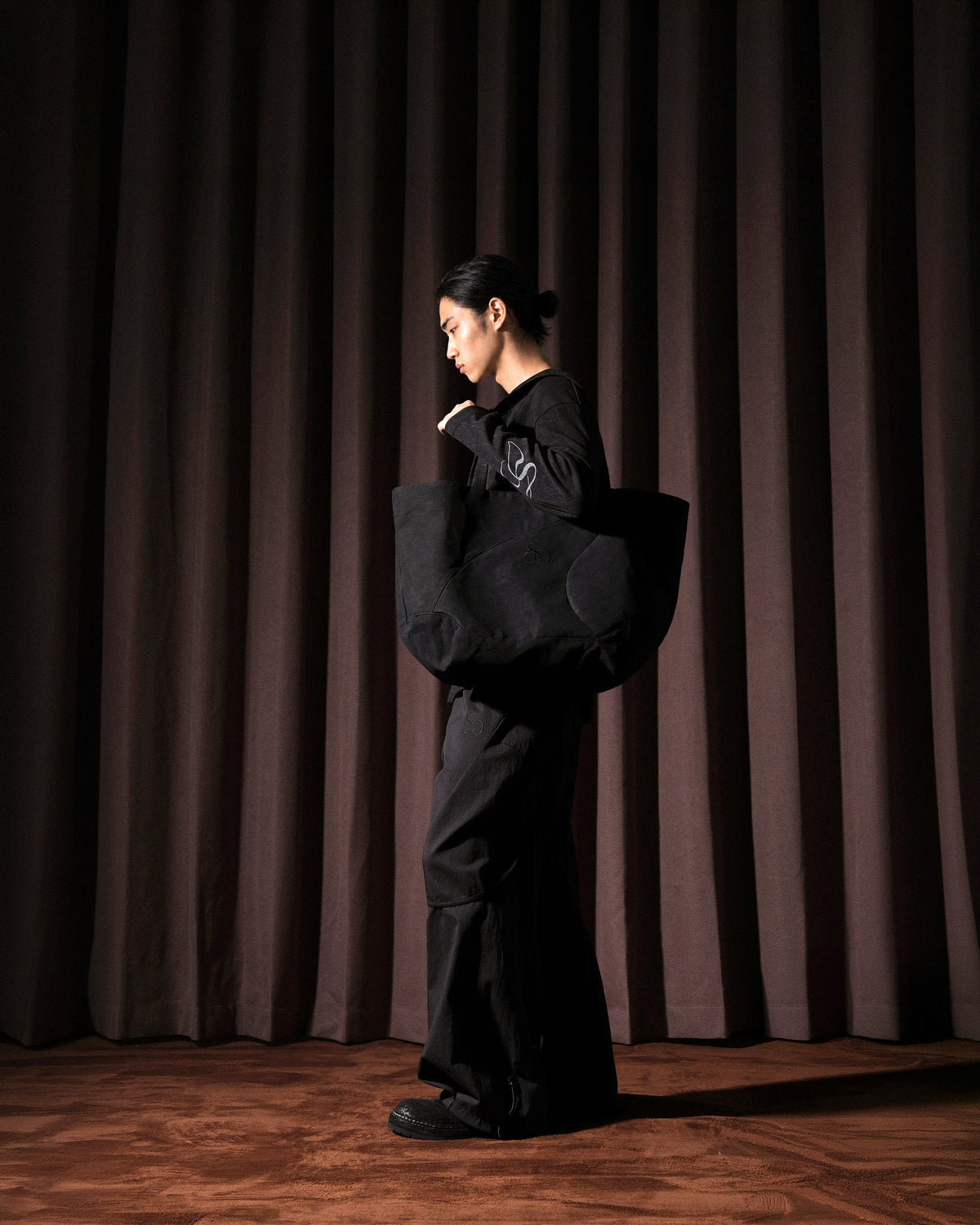 A26-SD1-B  / Curved Panel Tote Bag (Black)