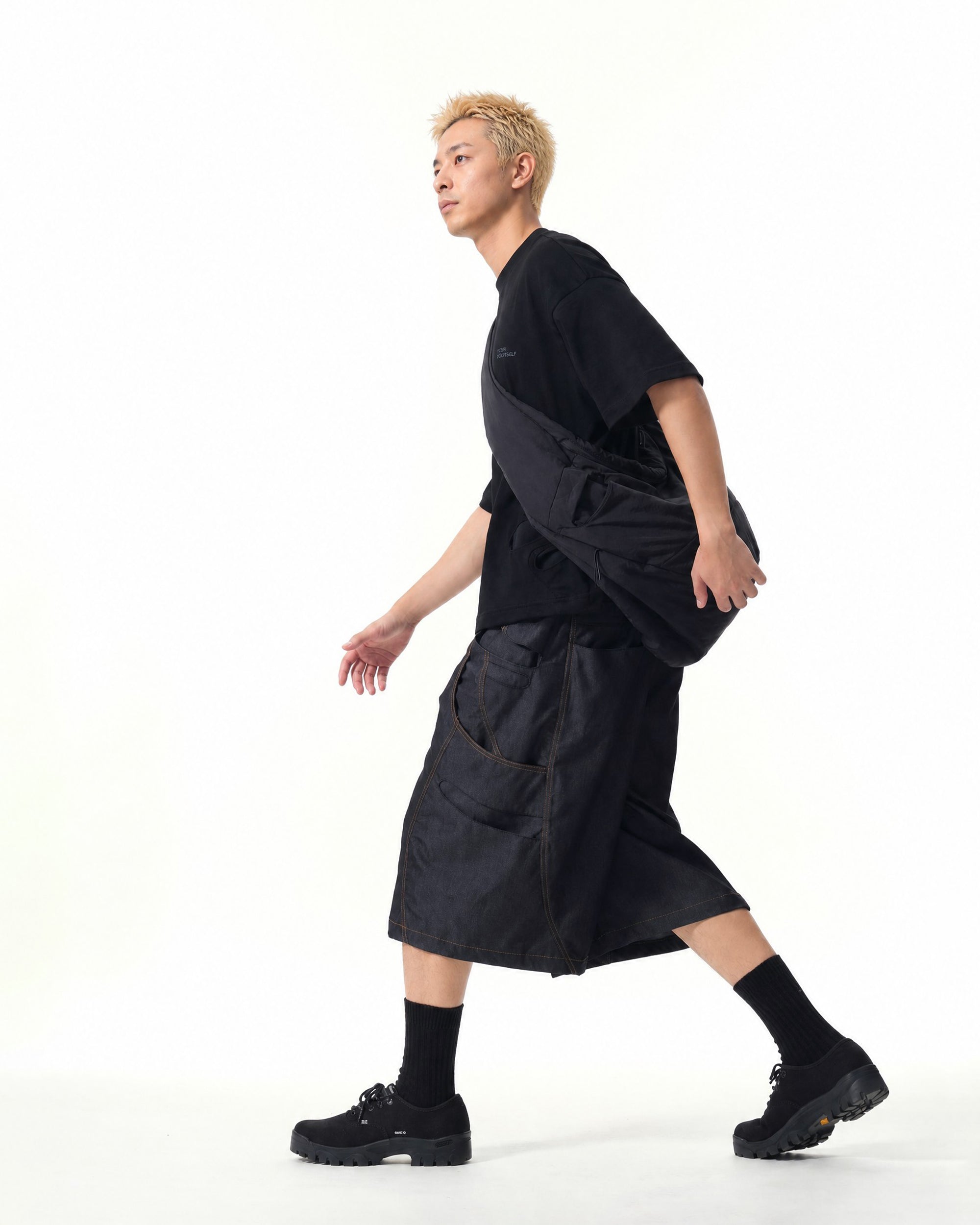 S26-C2-B / Offset Void Crescent Bag (Black)