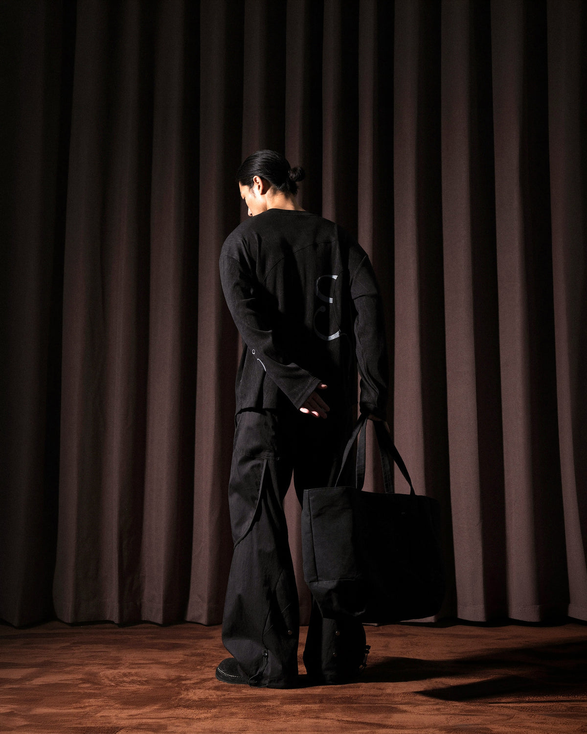 A26-SD1-T  / Faded Arc Long Tee (Black)