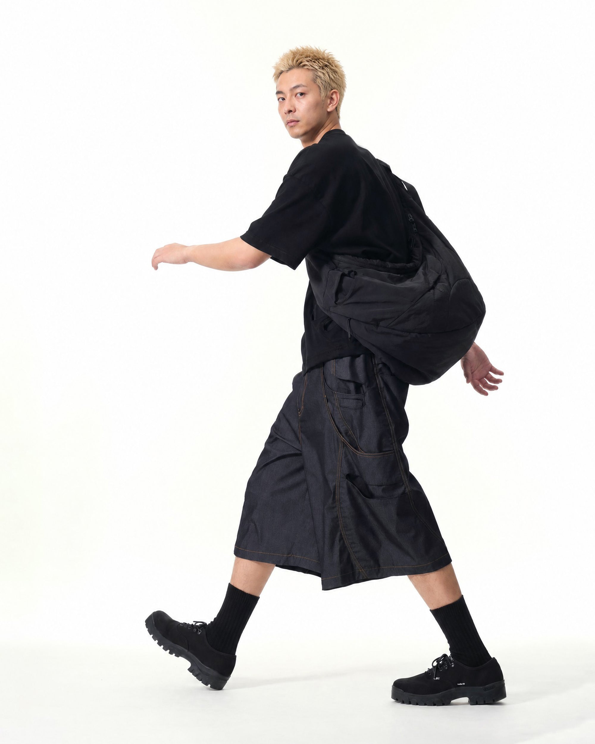 S26-C2-S / Offset Void Shorts (N-Black)