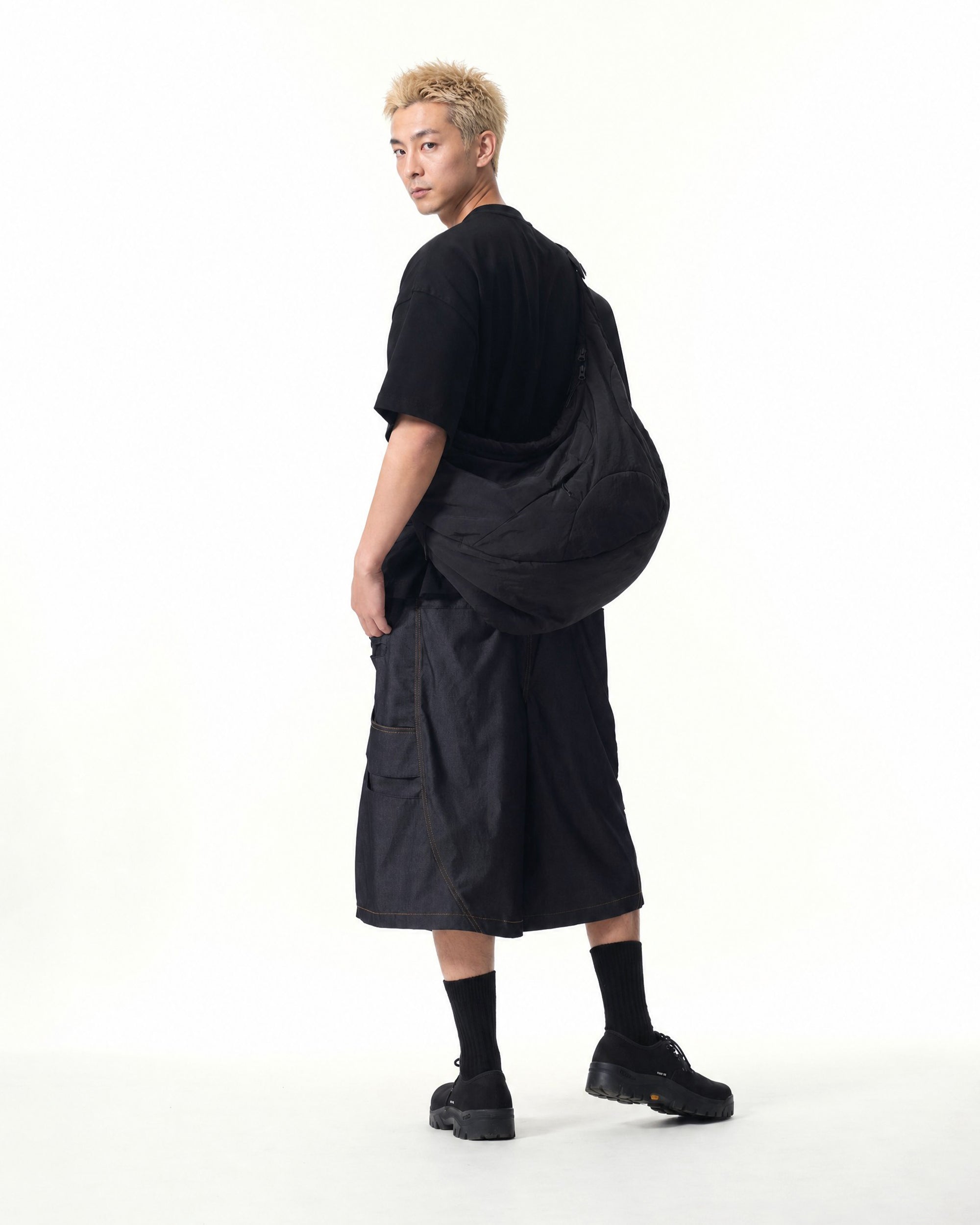S26-C2-S / Offset Void Shorts (N-Black)