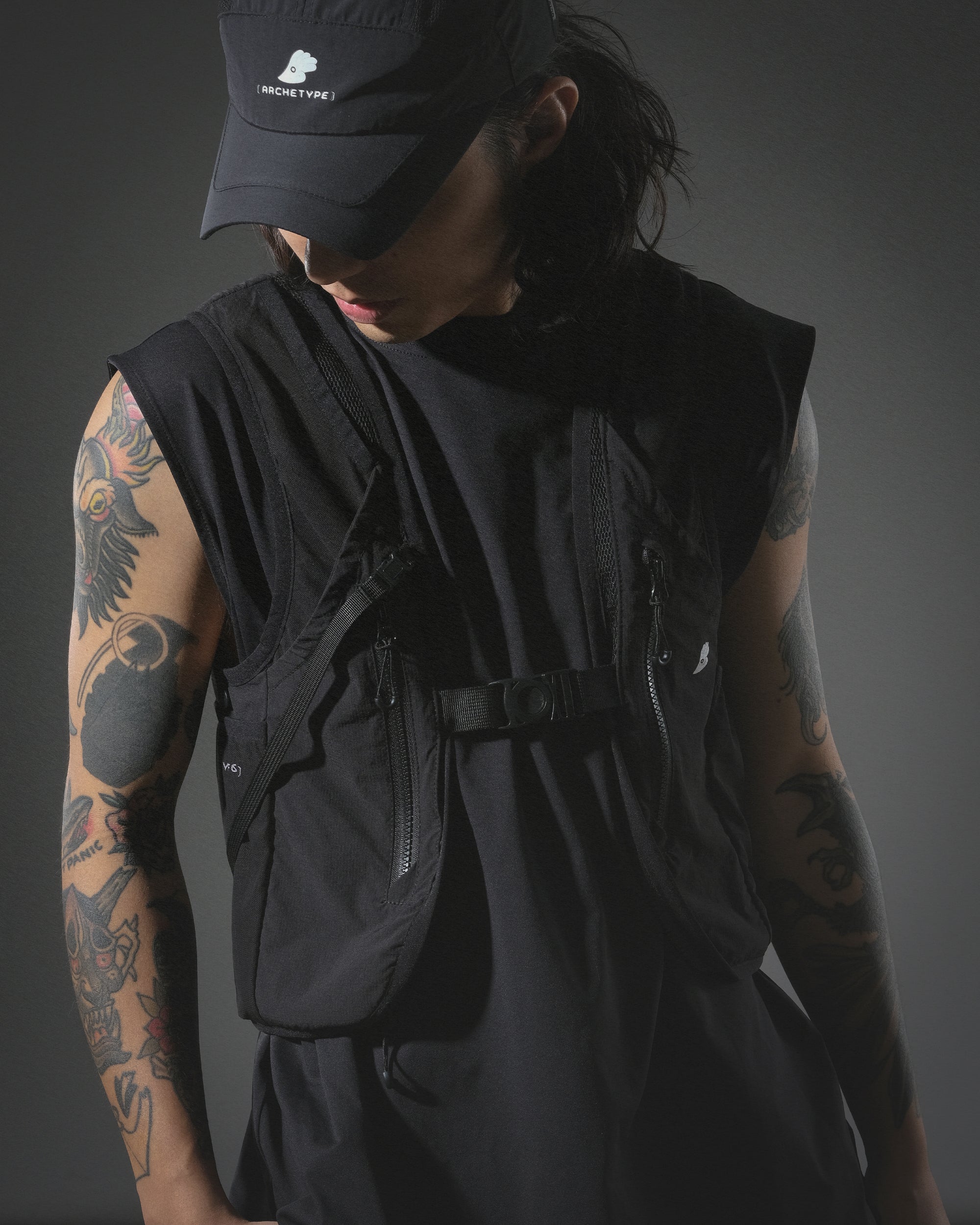 S24  / 18 —  O-03  Maneuverable Mighty Form Vest (Black)