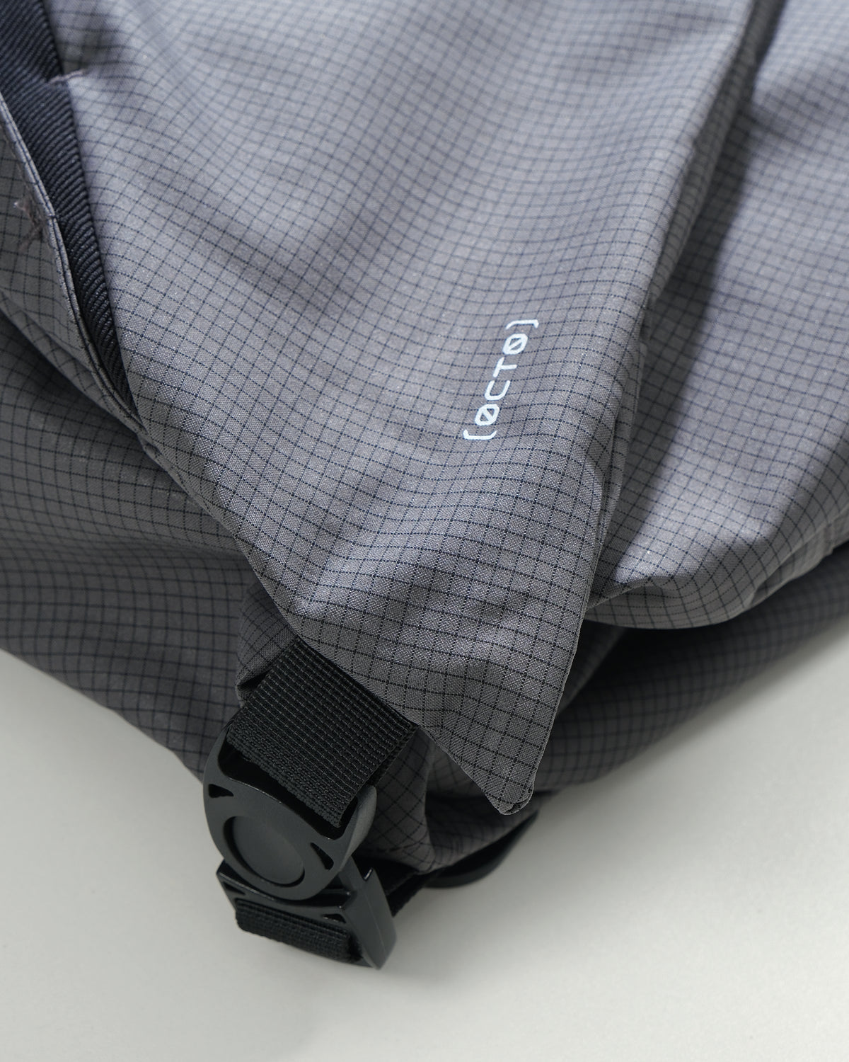 A26-S1-B / Visor Split Sling Bag (Grey)