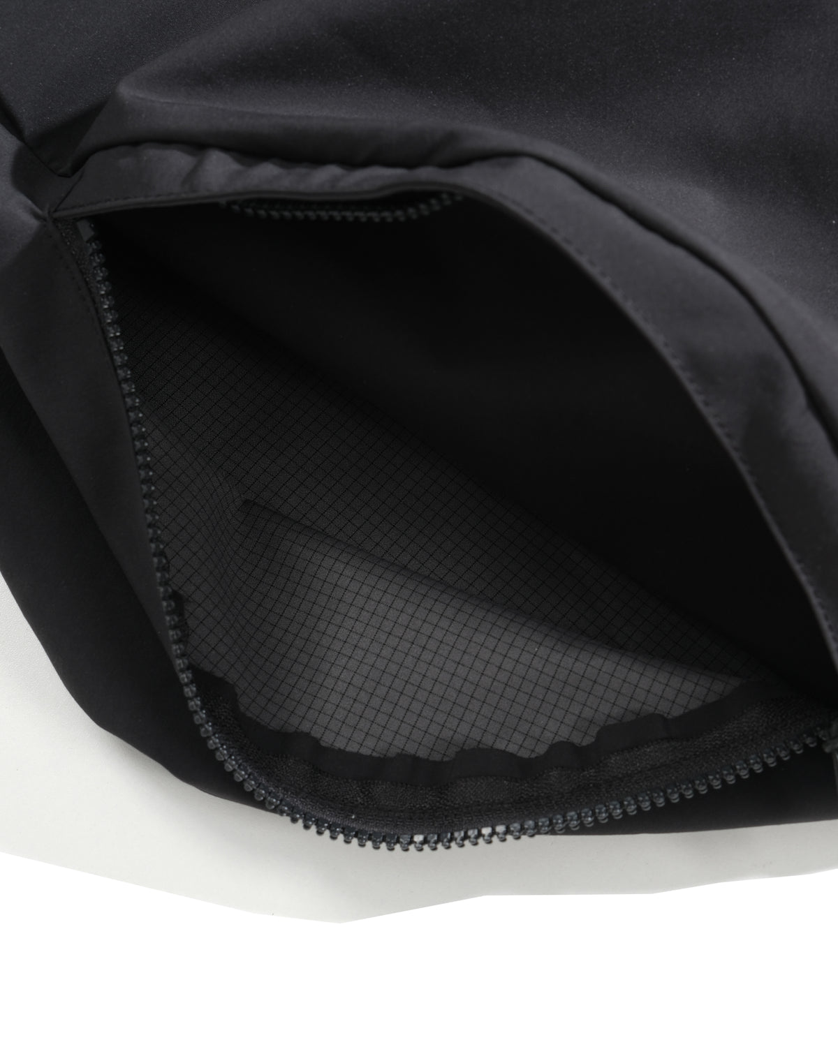 A26-S1-B / Visor Split Sling Bag (Black)