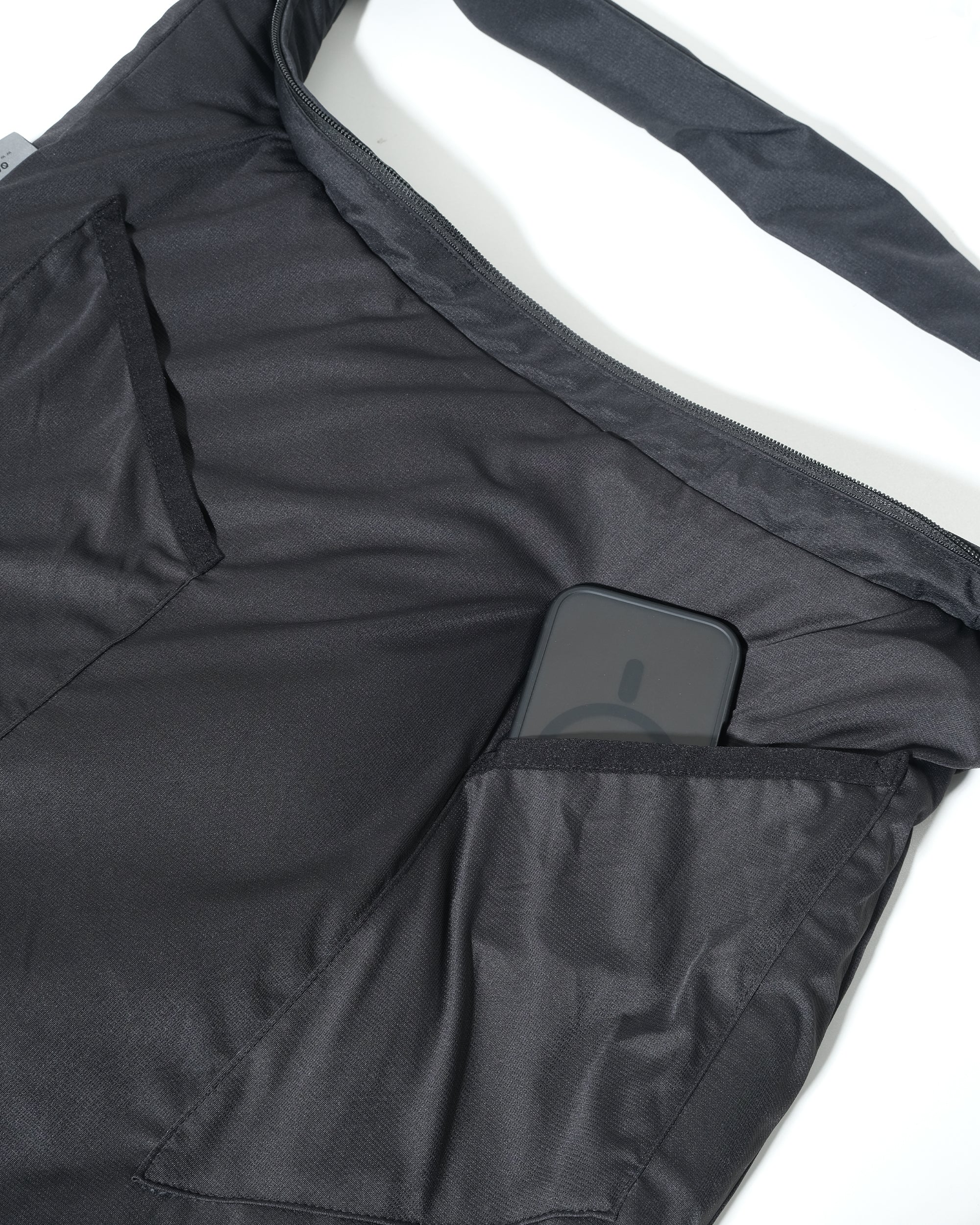 S26-S2-B / Flow Sling Bag (Black)