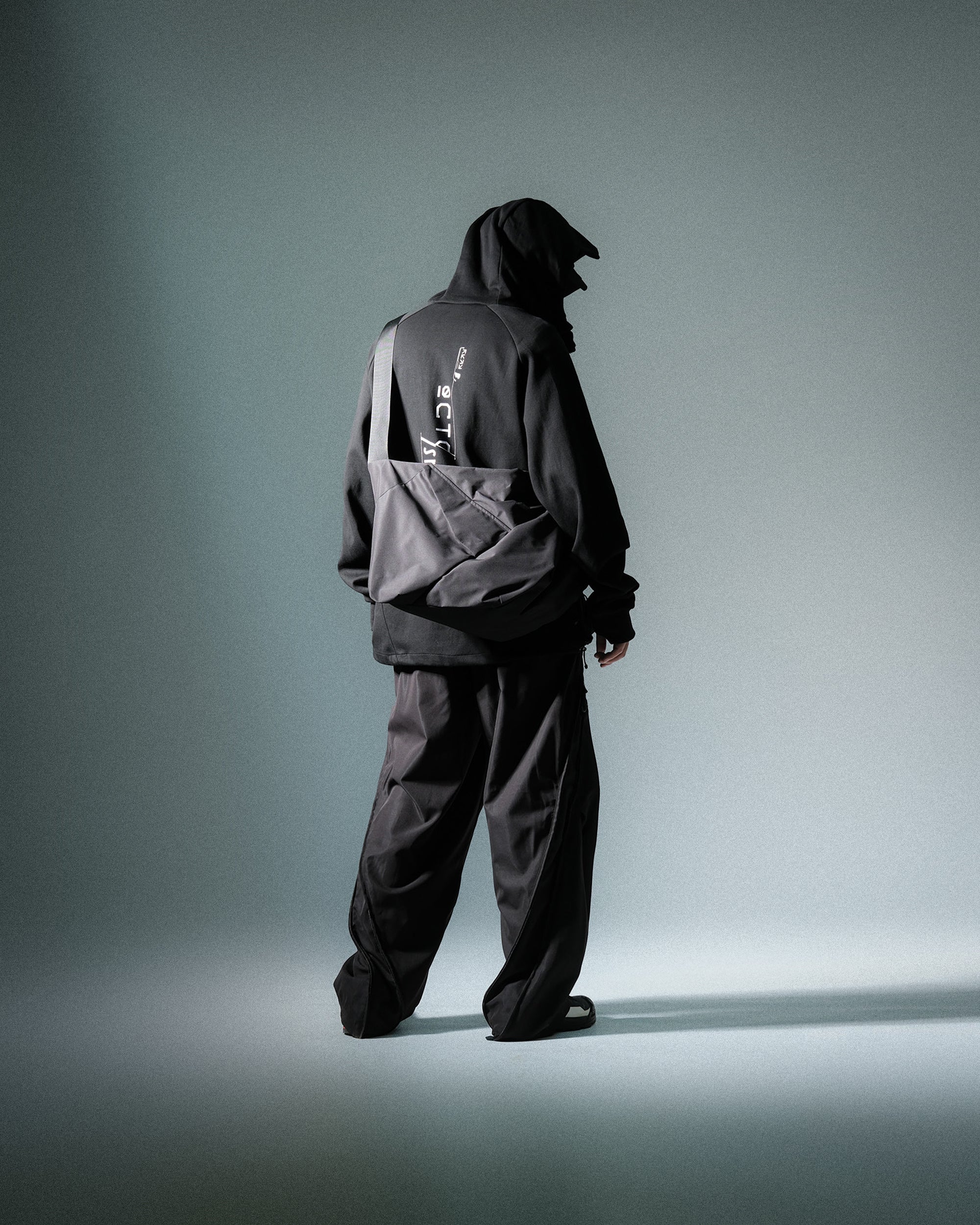 A24-OI-B OCTO X IONISM Ream Expandable Bag (Black)