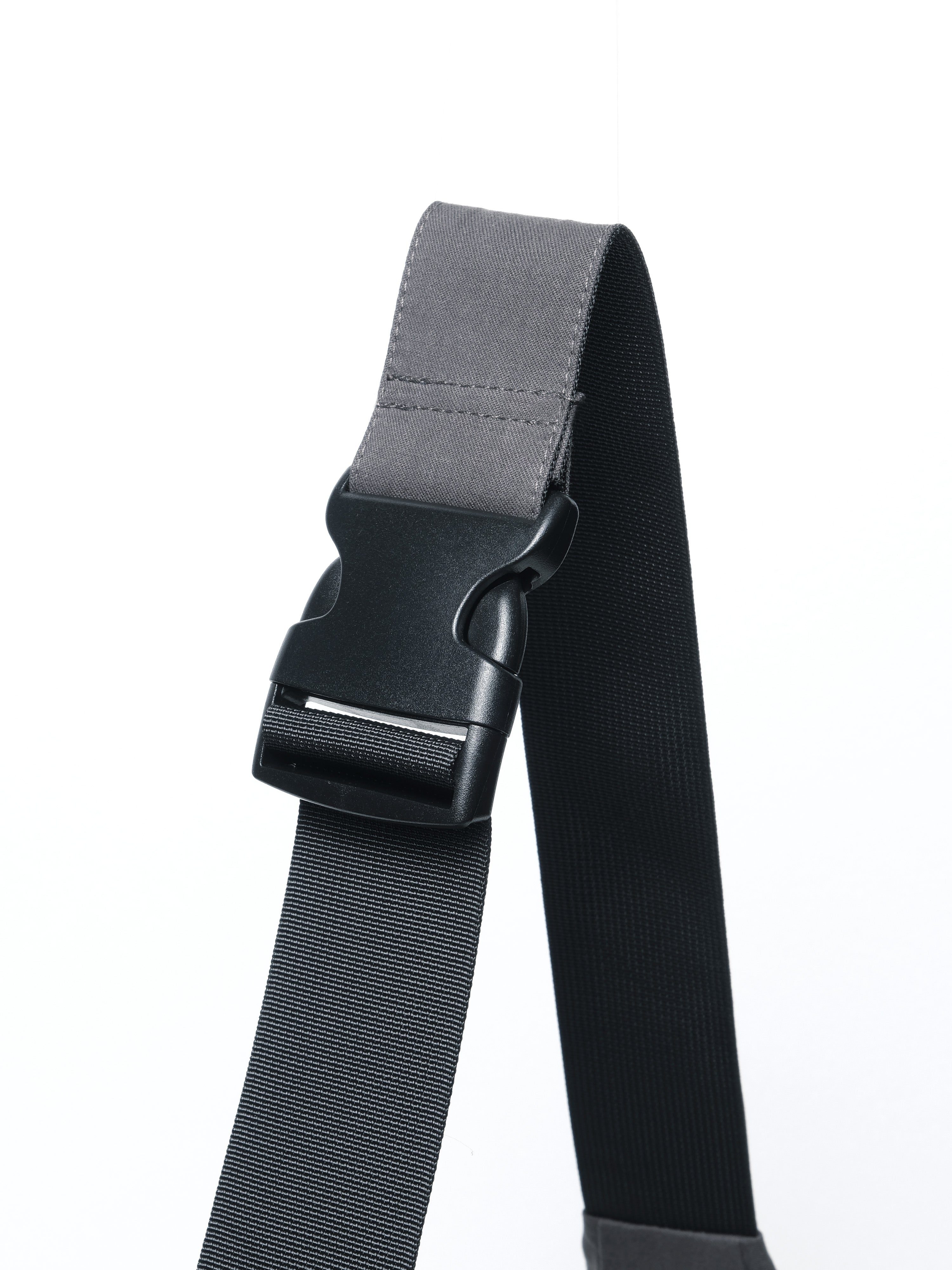 C2/ S25-C02-B Offset Crossbag (Grey)