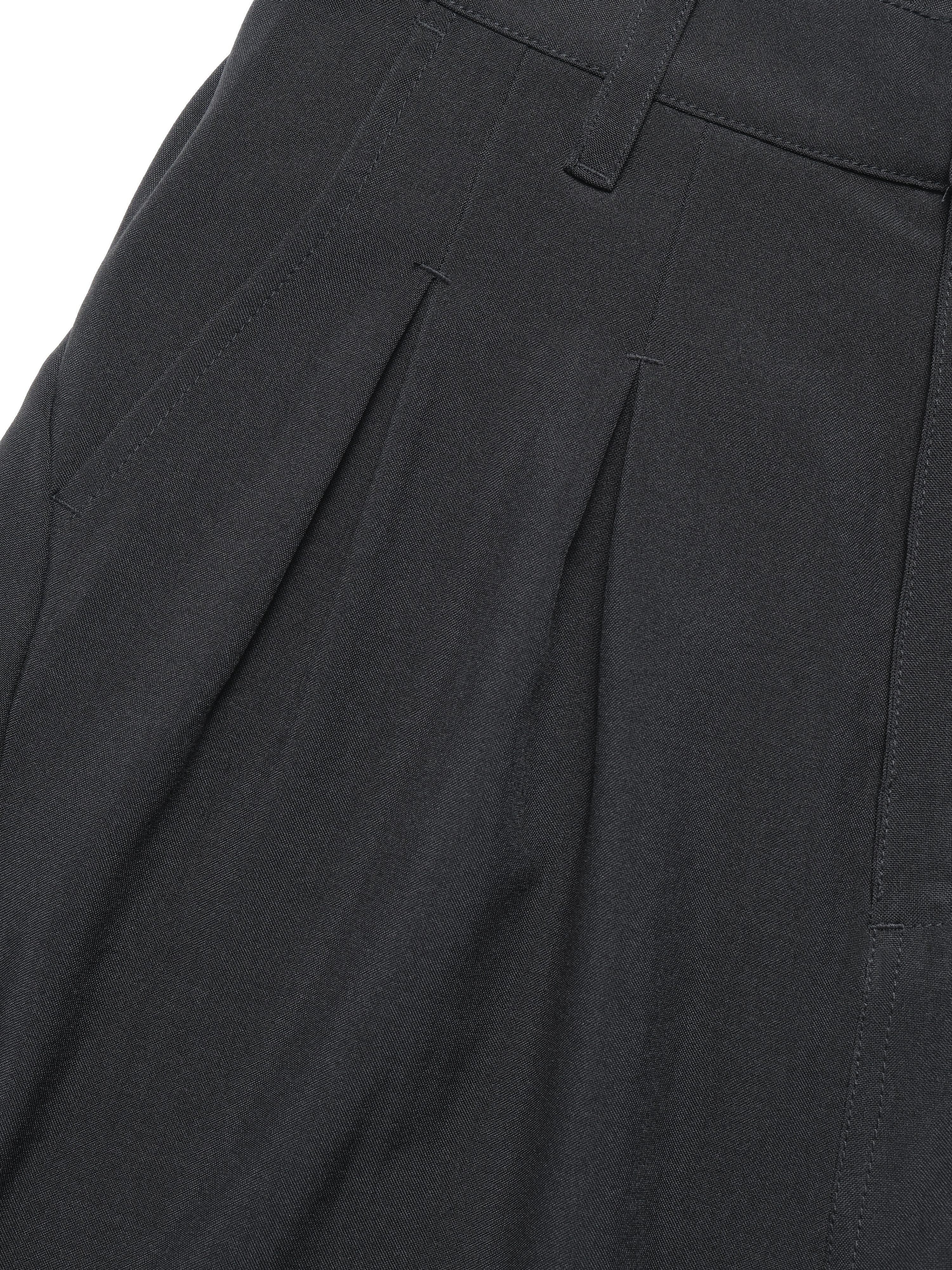 C3/ S25-C03-S Relaxed Fit Suit Shorts (Black)