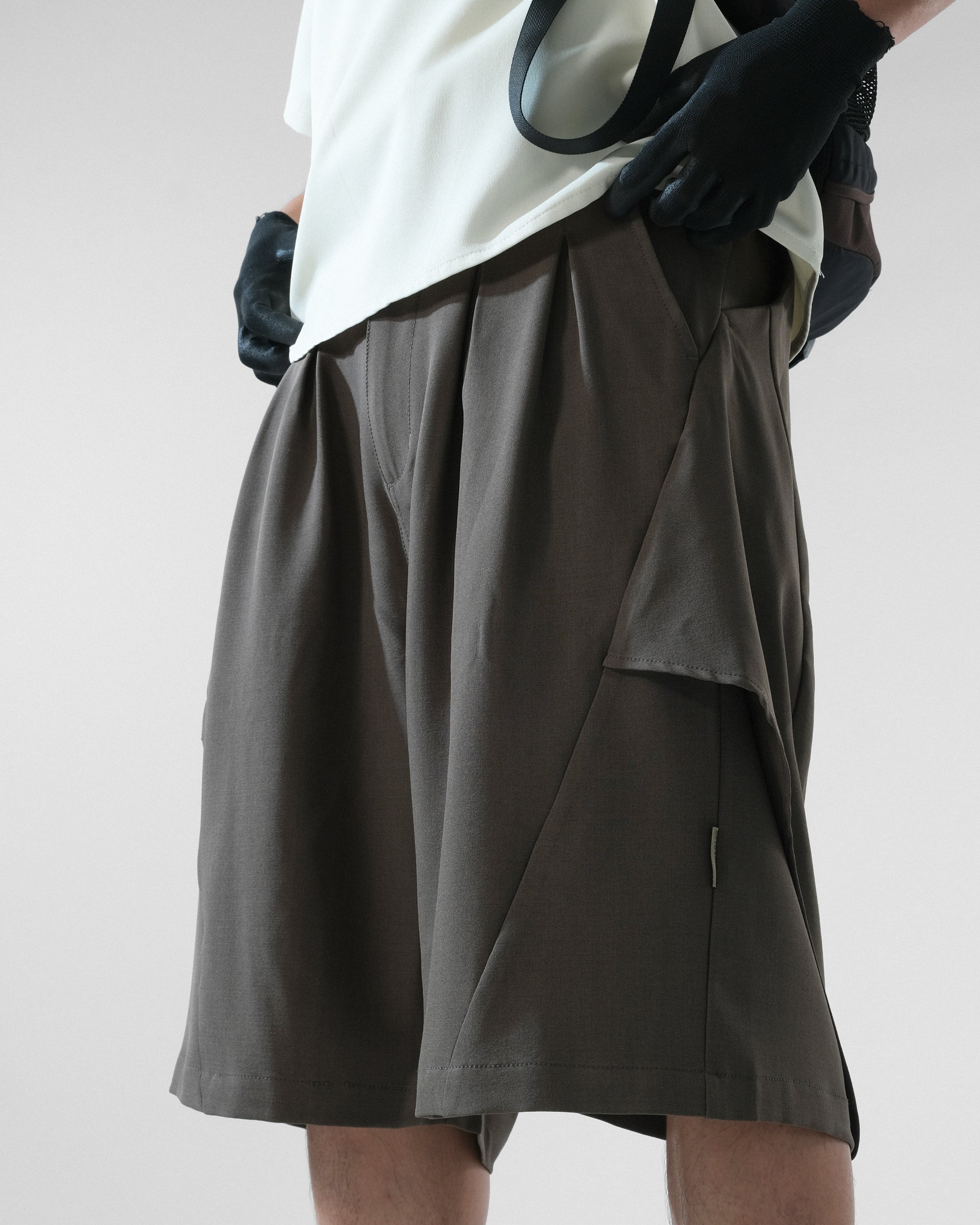 C3/ S25-C03-S Relaxed Fit Suit Shorts (Brown)