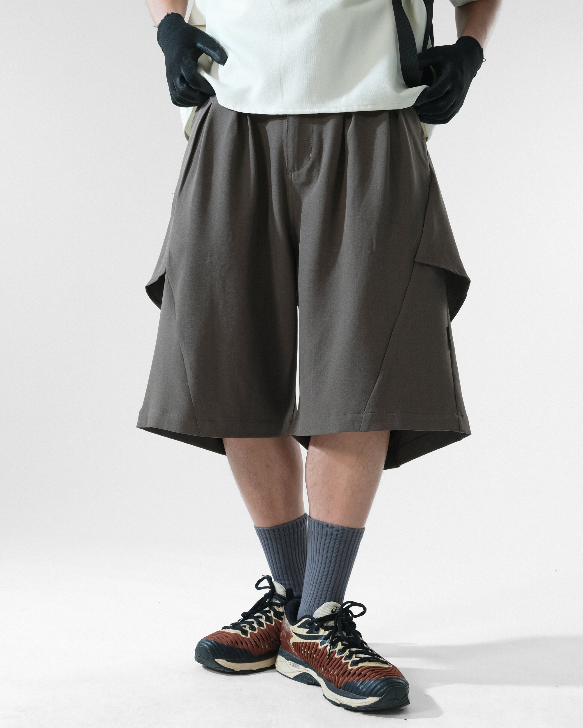 C3/ S25-C03-S Relaxed Fit Suit Shorts (Brown)