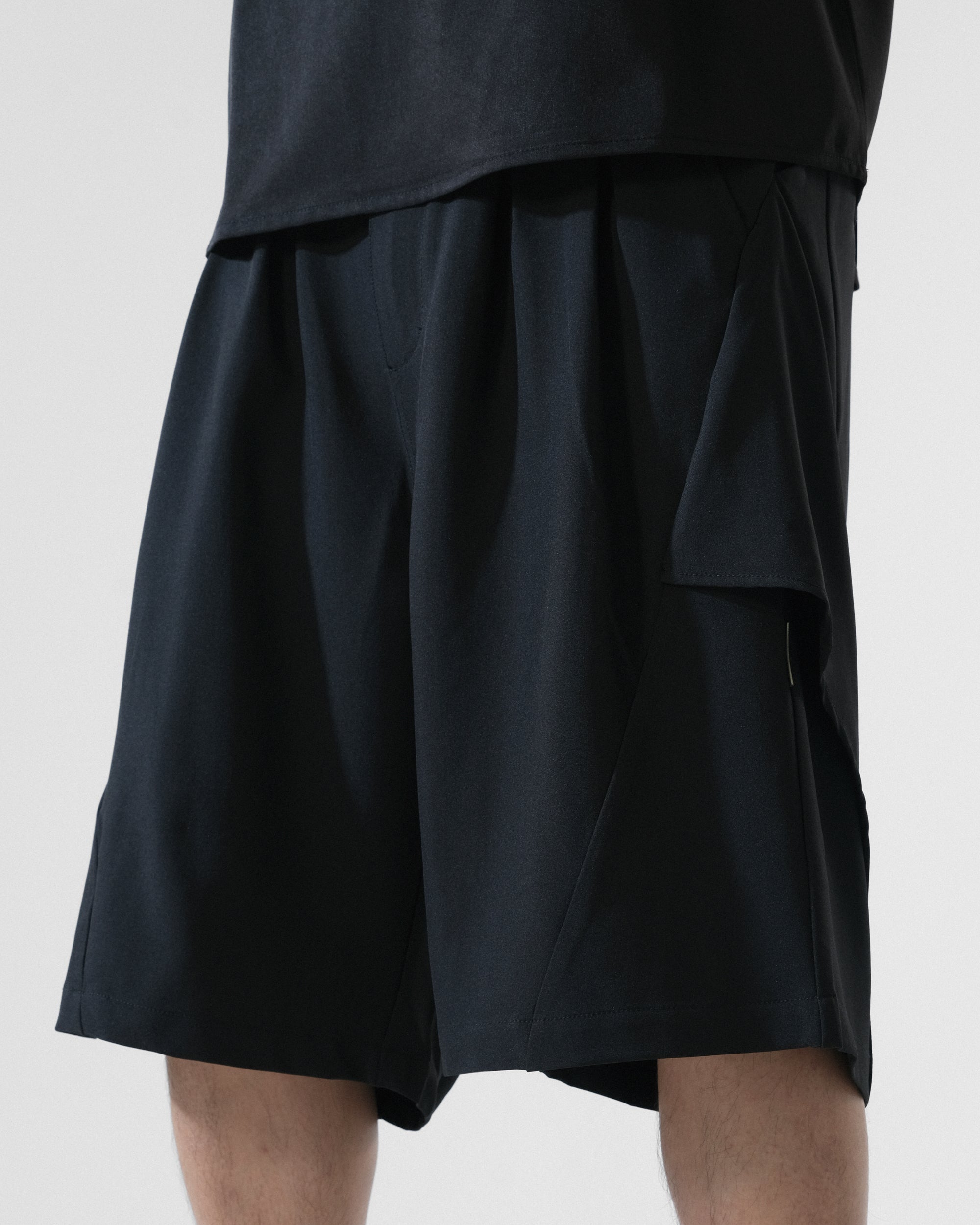 C3/ S25-C03-S Relaxed Fit Suit Shorts (Black)