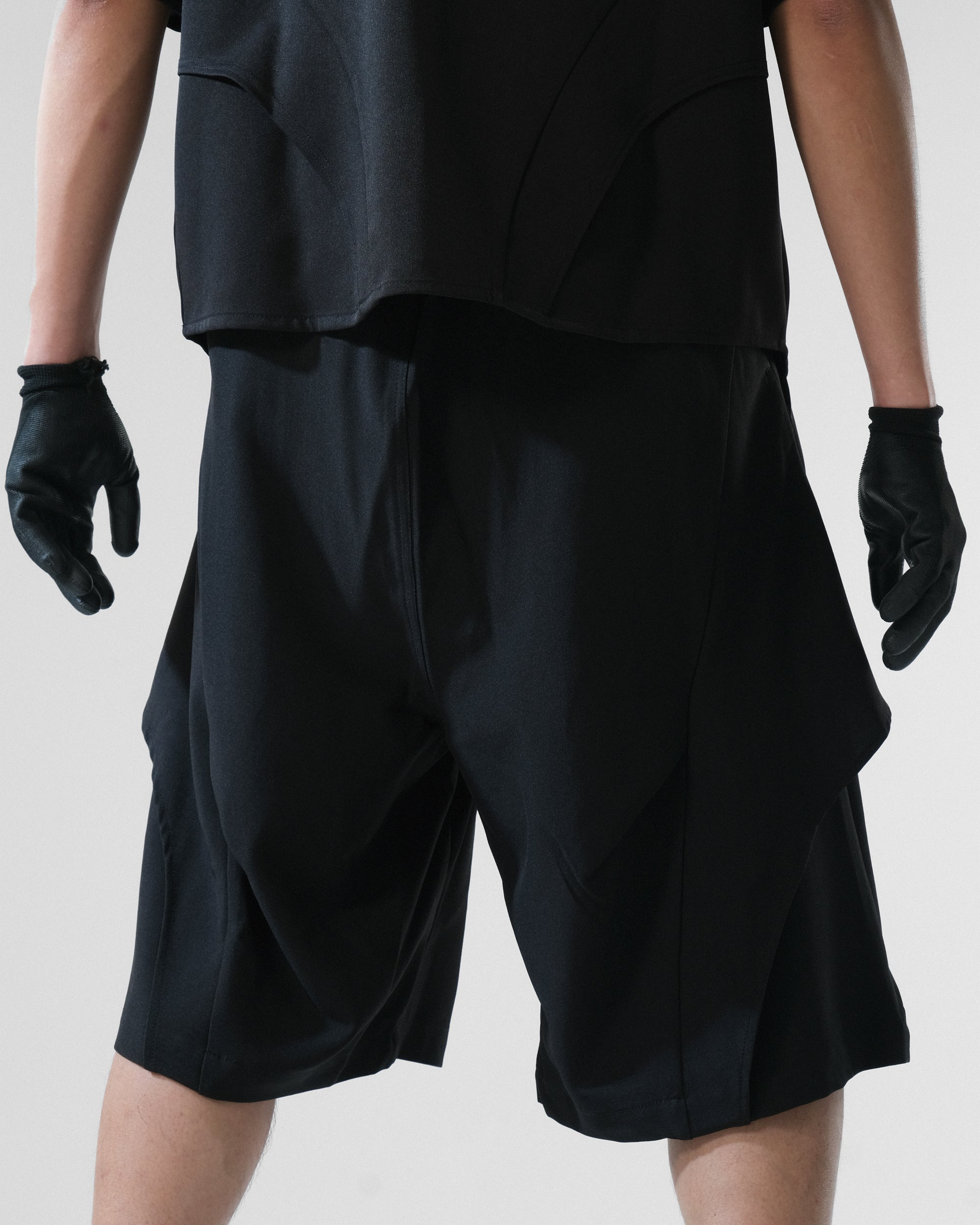 C3/ S25-C03-S Relaxed Fit Suit Shorts (Black)