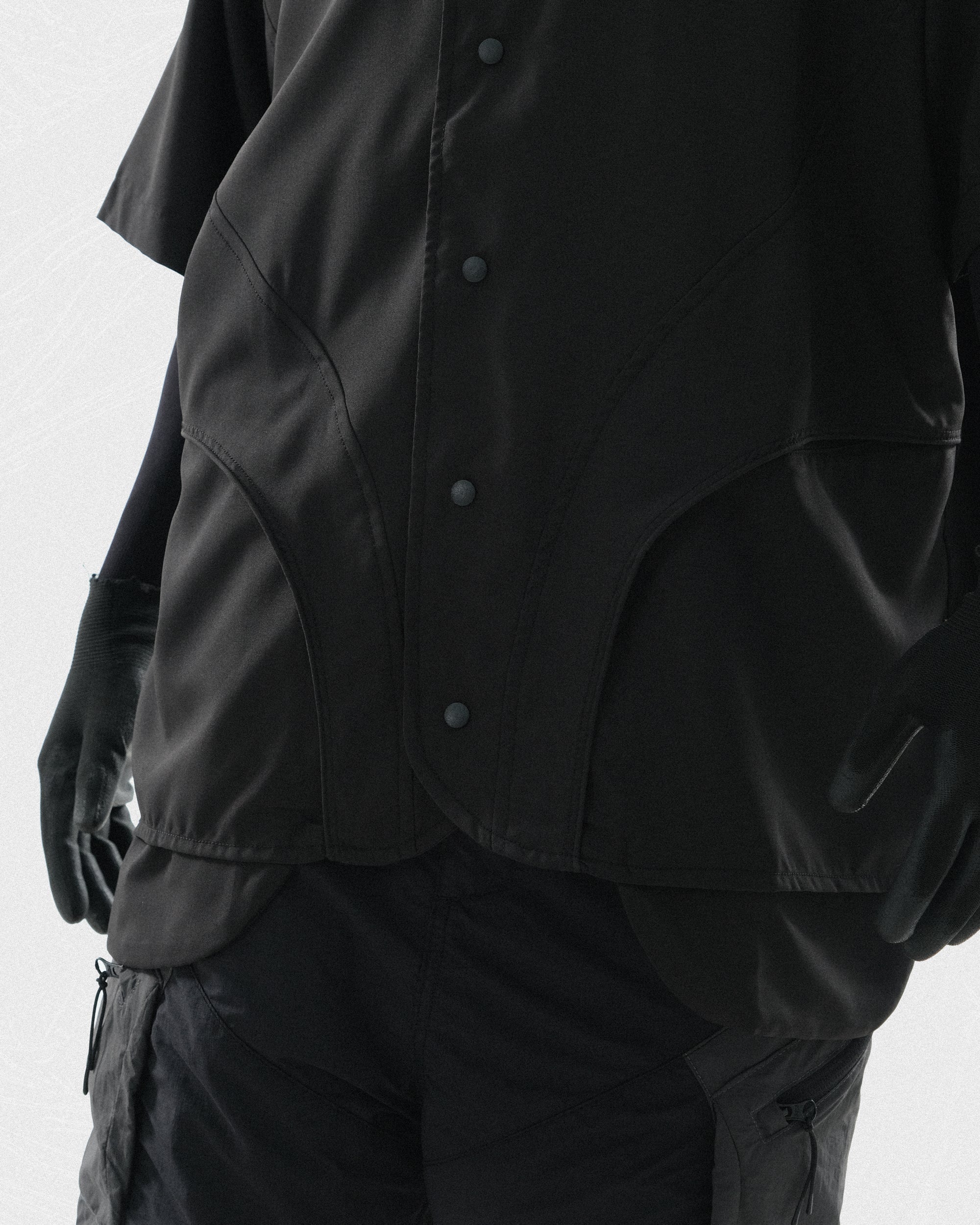 S24  / C-02-ST  ROAM Curved Bowling Shirt  (Black)