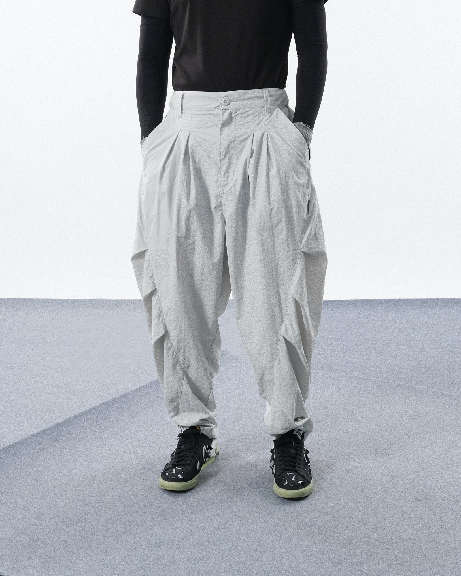 S24 / C-01P  TYPE OF SCALE Orb Pants  (Bright Grey)