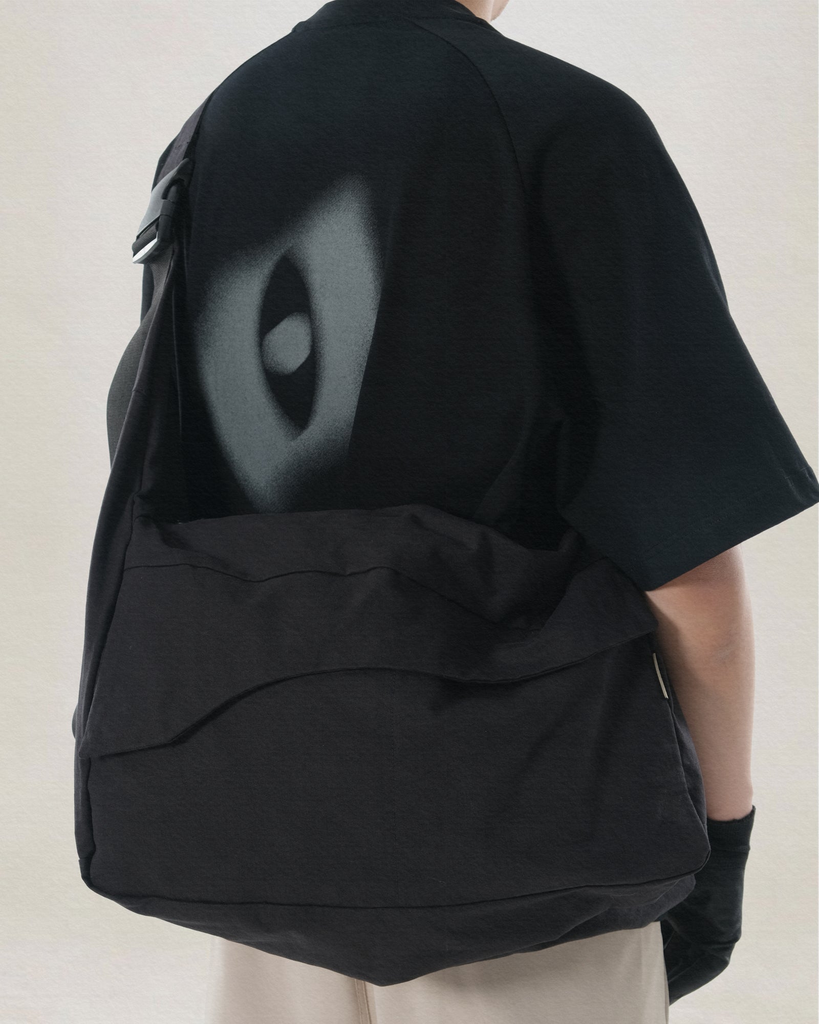 C2/ S25-C02-B Offset Crossbag (Black)