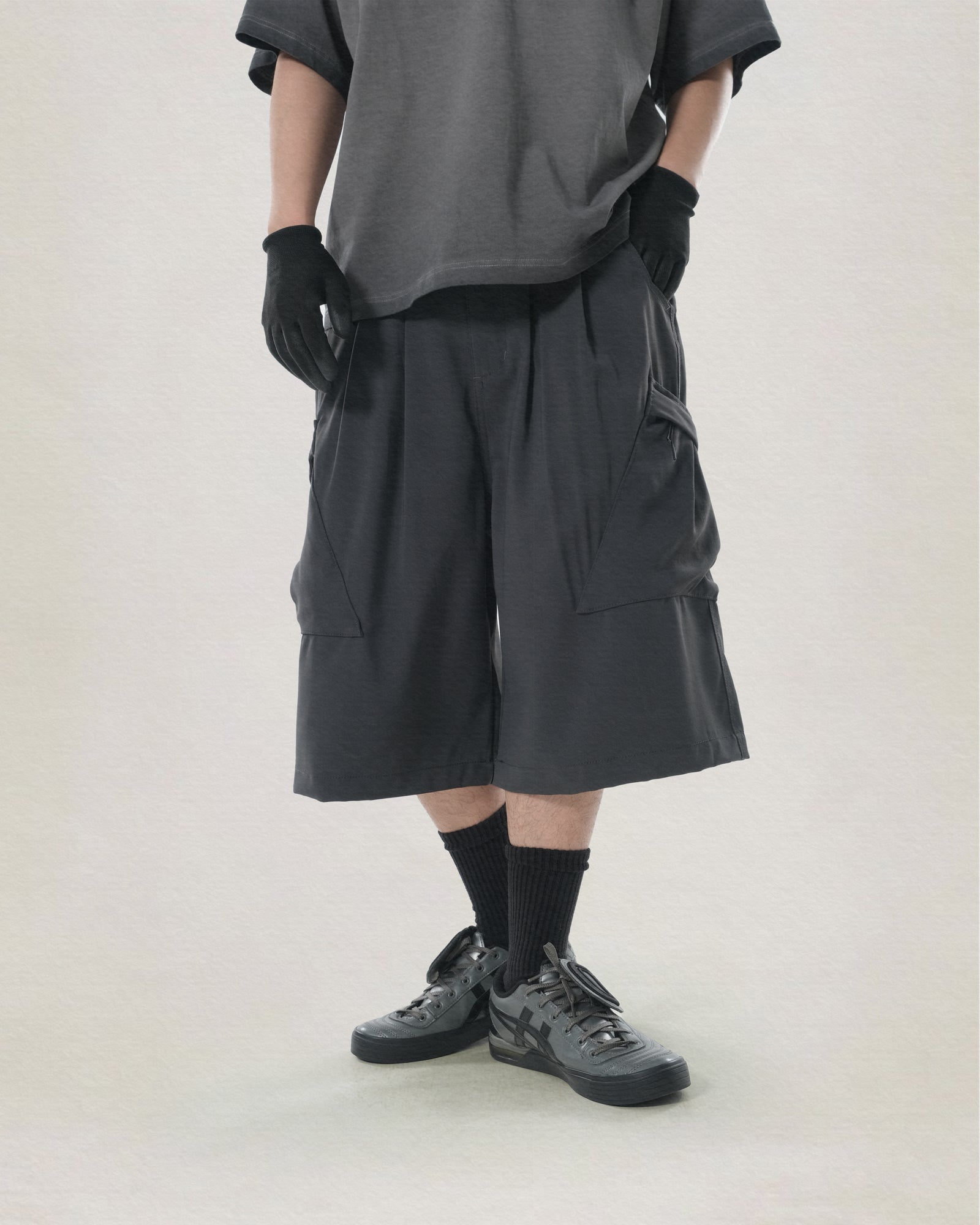 C2/ S25-C02-S Offset Shorts (Grey)
