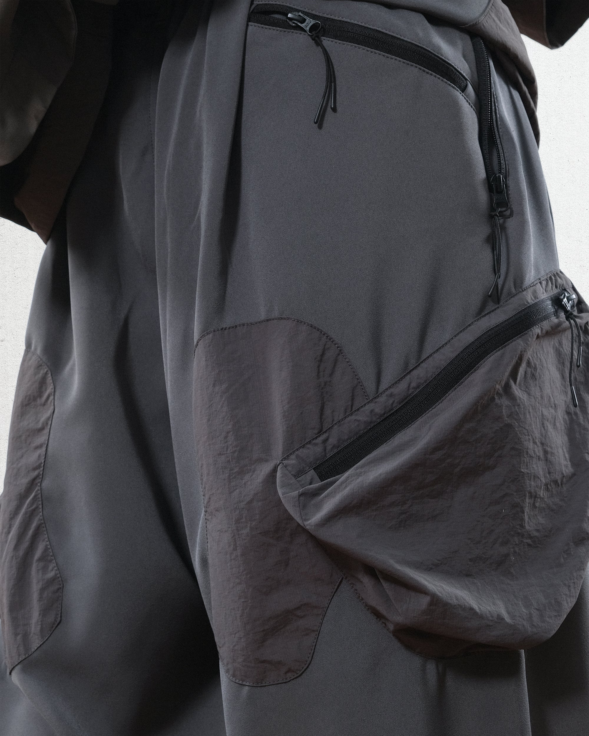 Capsule 03 / CSP-127 Psammite Balloon Pants   (Dark Grey)