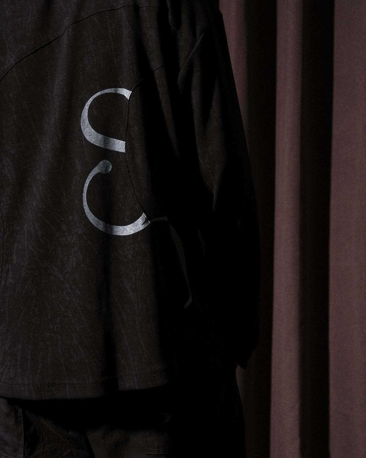 A26-SD1-T  / Faded Arc Long Tee (Black)