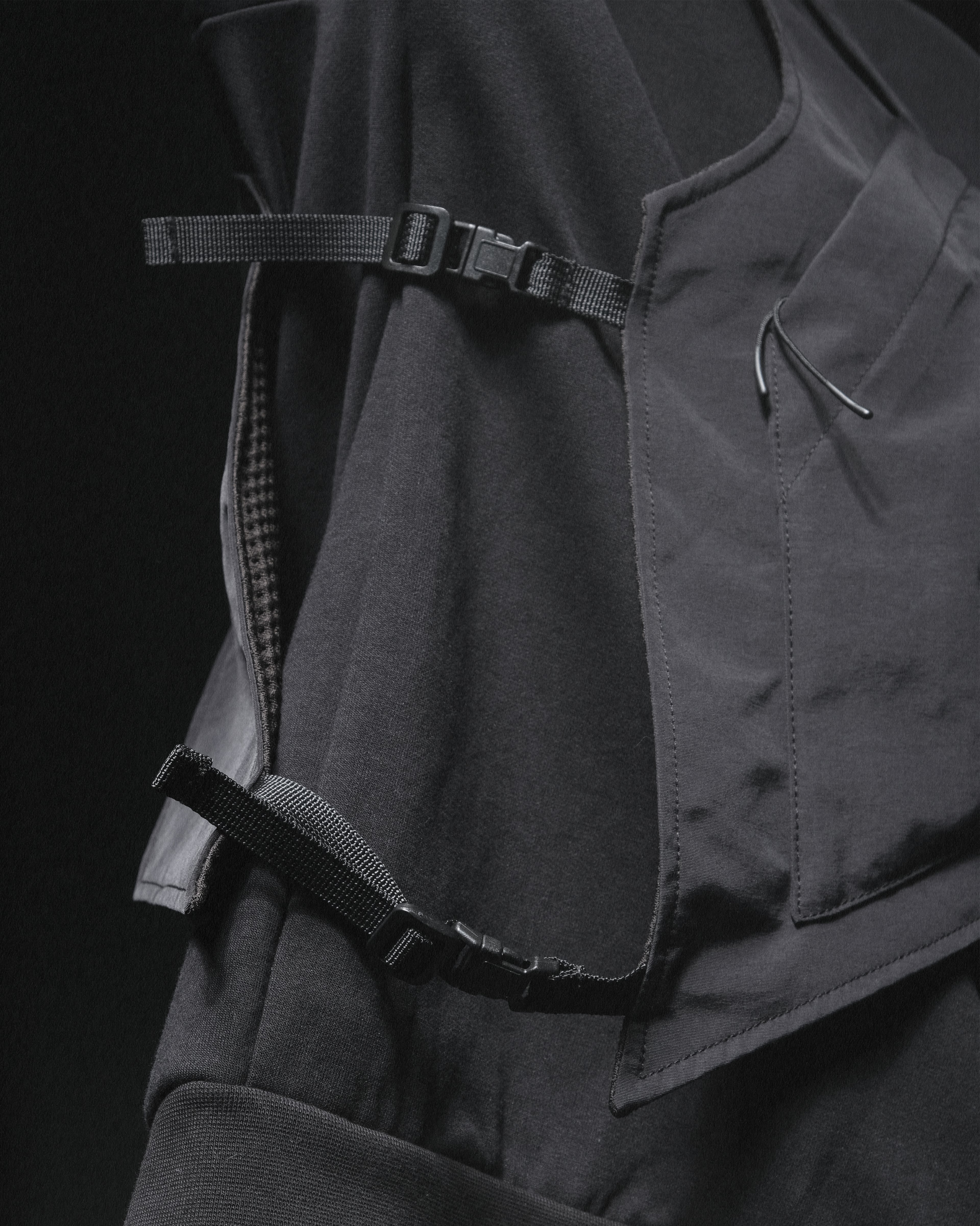 A24-CS-01-O   Futuristic Vest (Black)