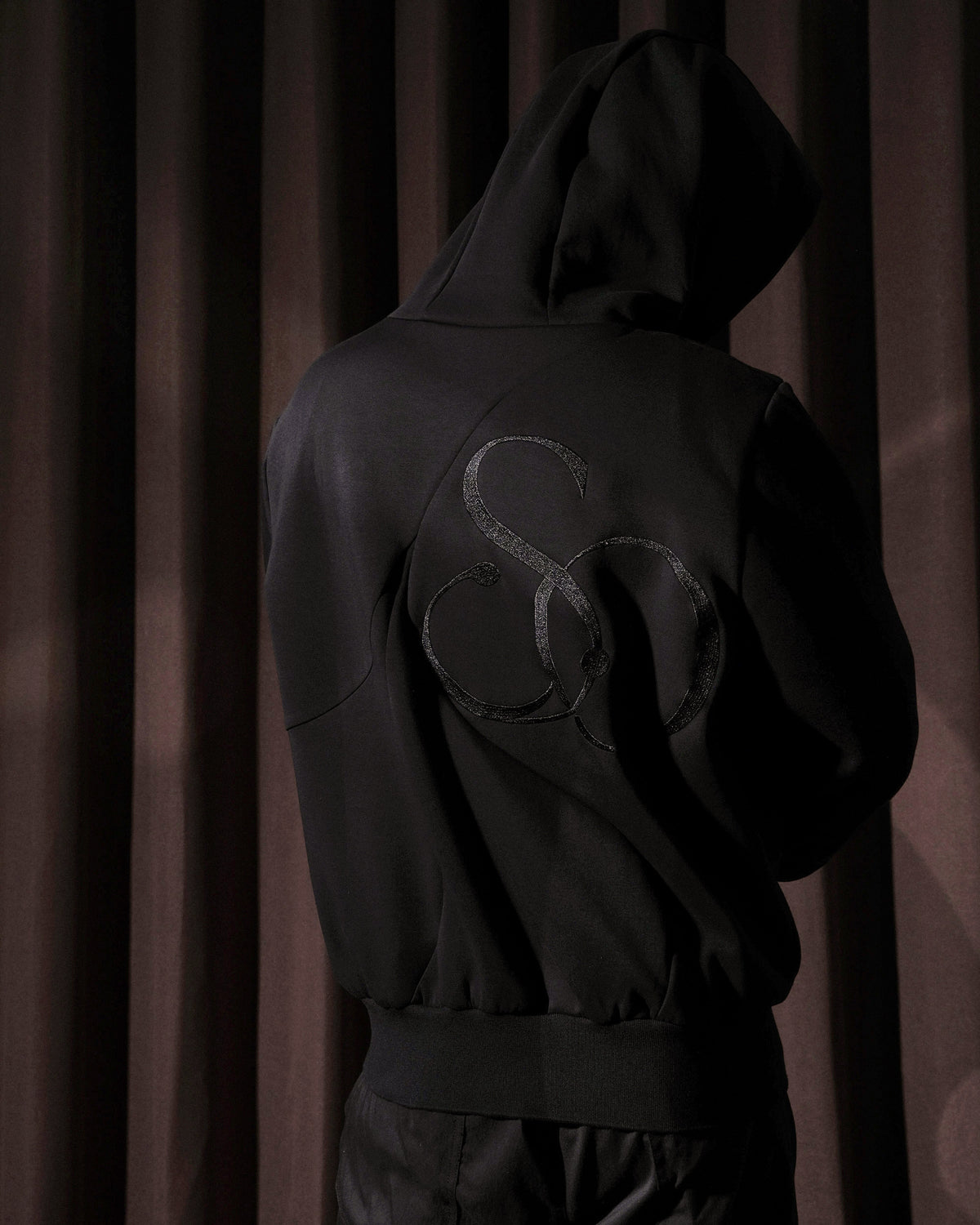 A26-SD1-H / Layered Arc Hoodie (Black)