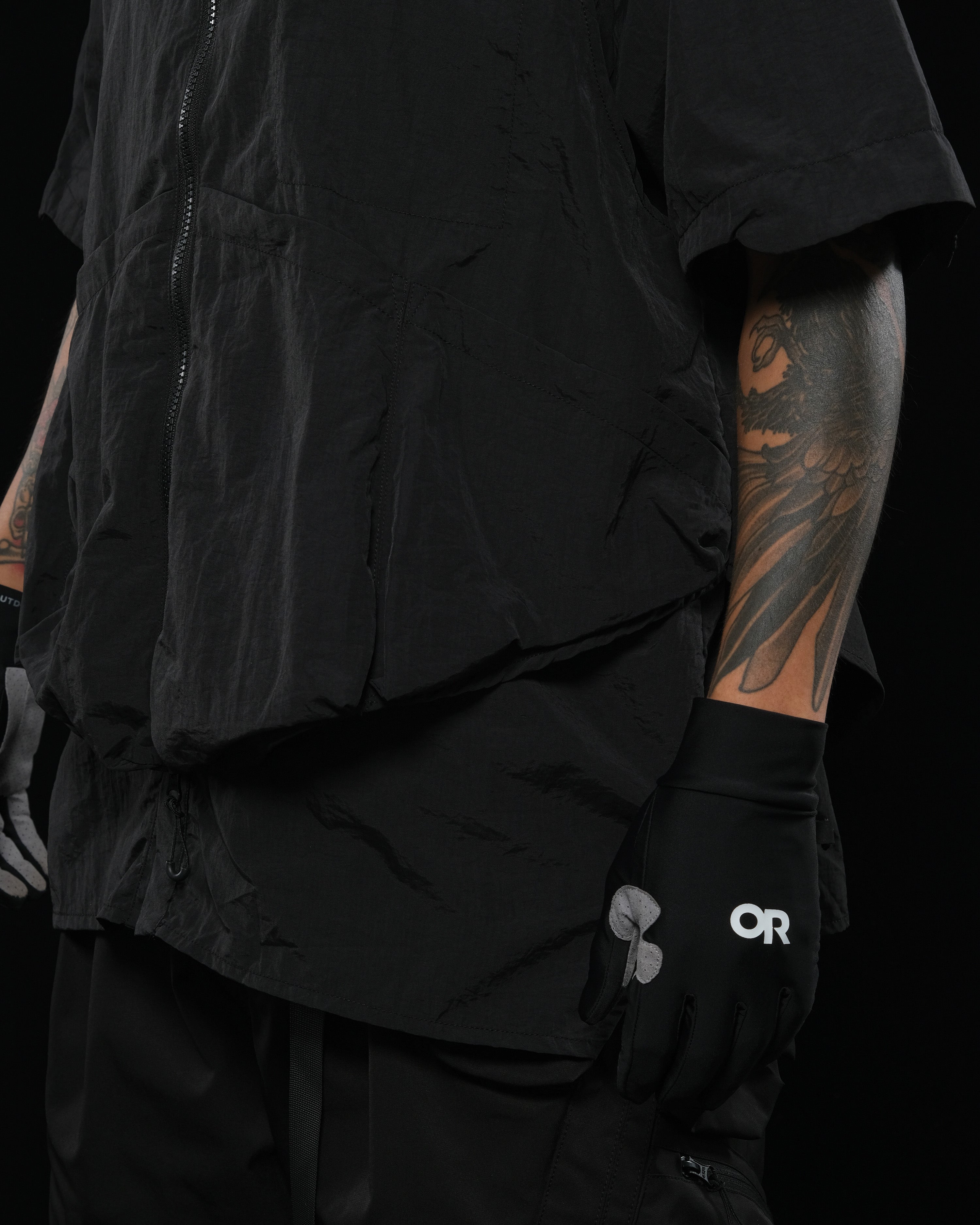 SS23 / 13 — T23-072 All-in-one Vest Shirt (Black)