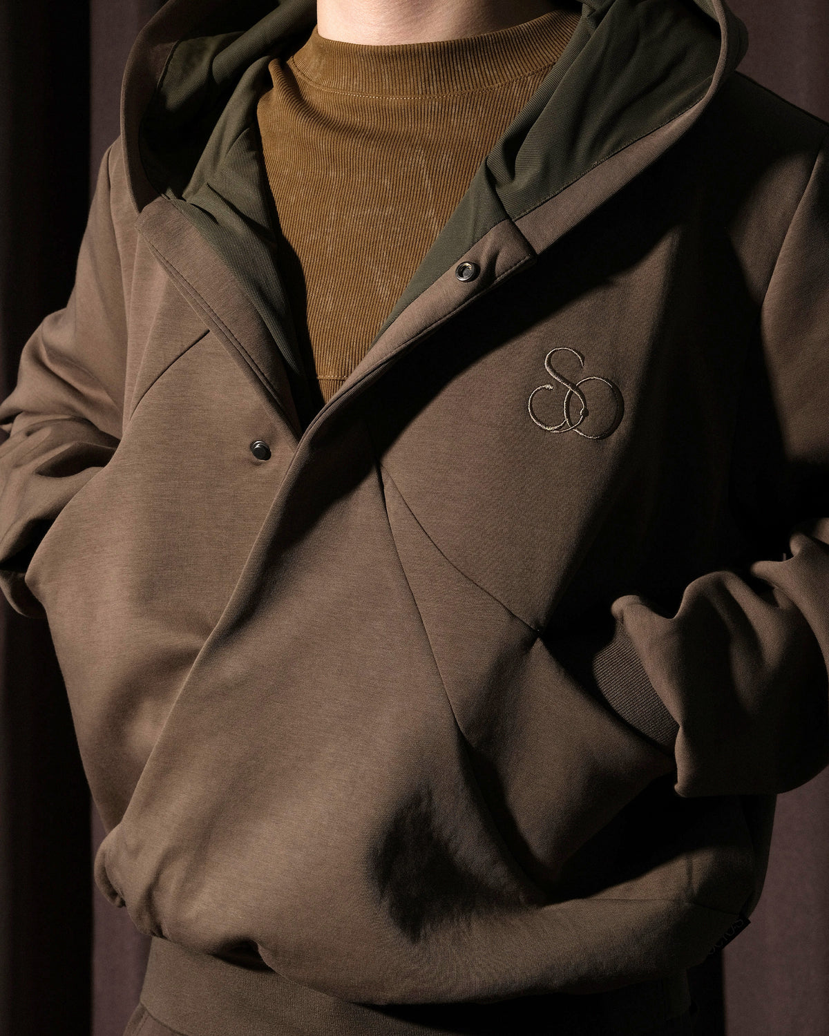 A26-SD1-H / Layered Arc Hoodie (Brown)