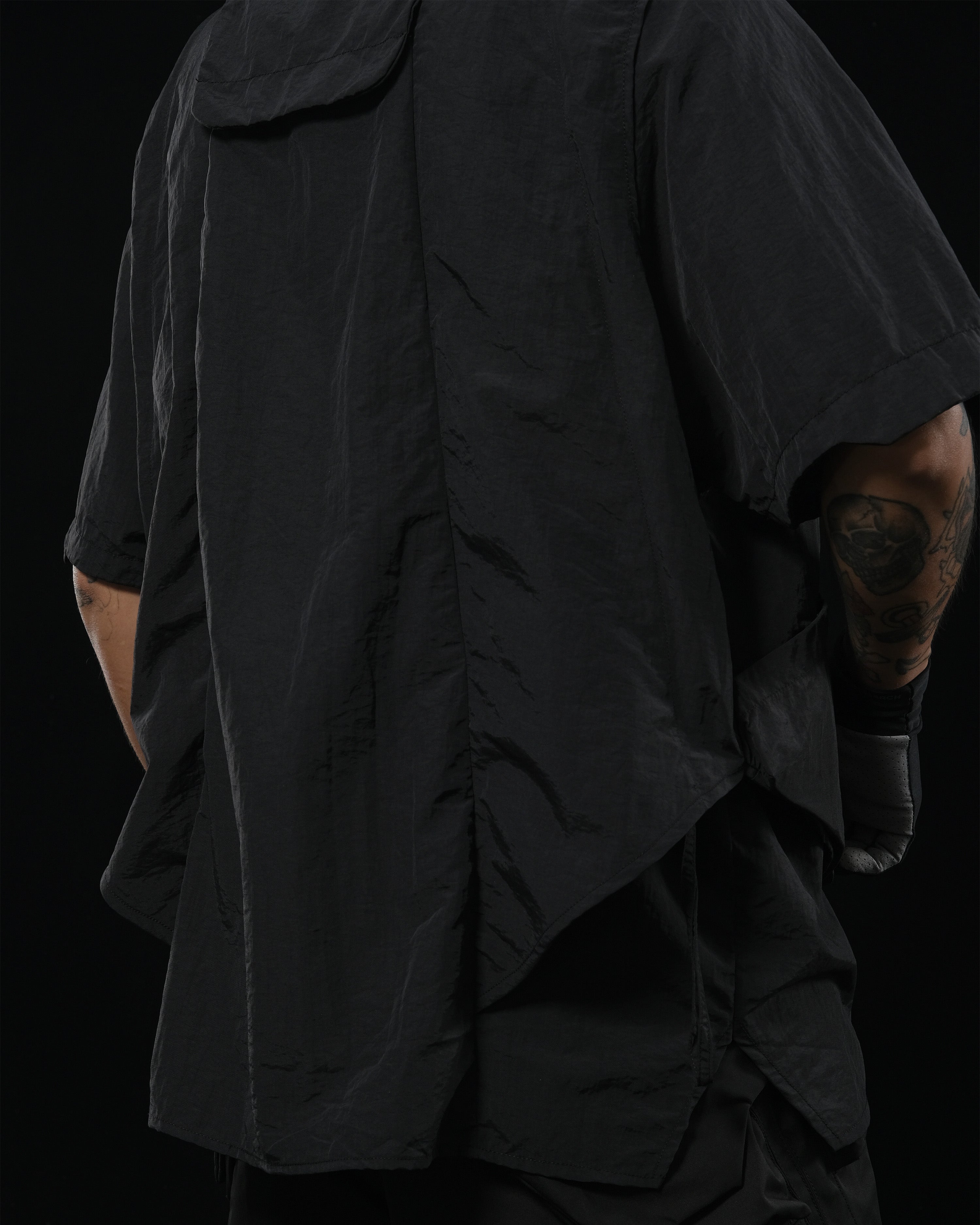 SS23 / 13 — T23-072 All-in-one Vest Shirt (Black)