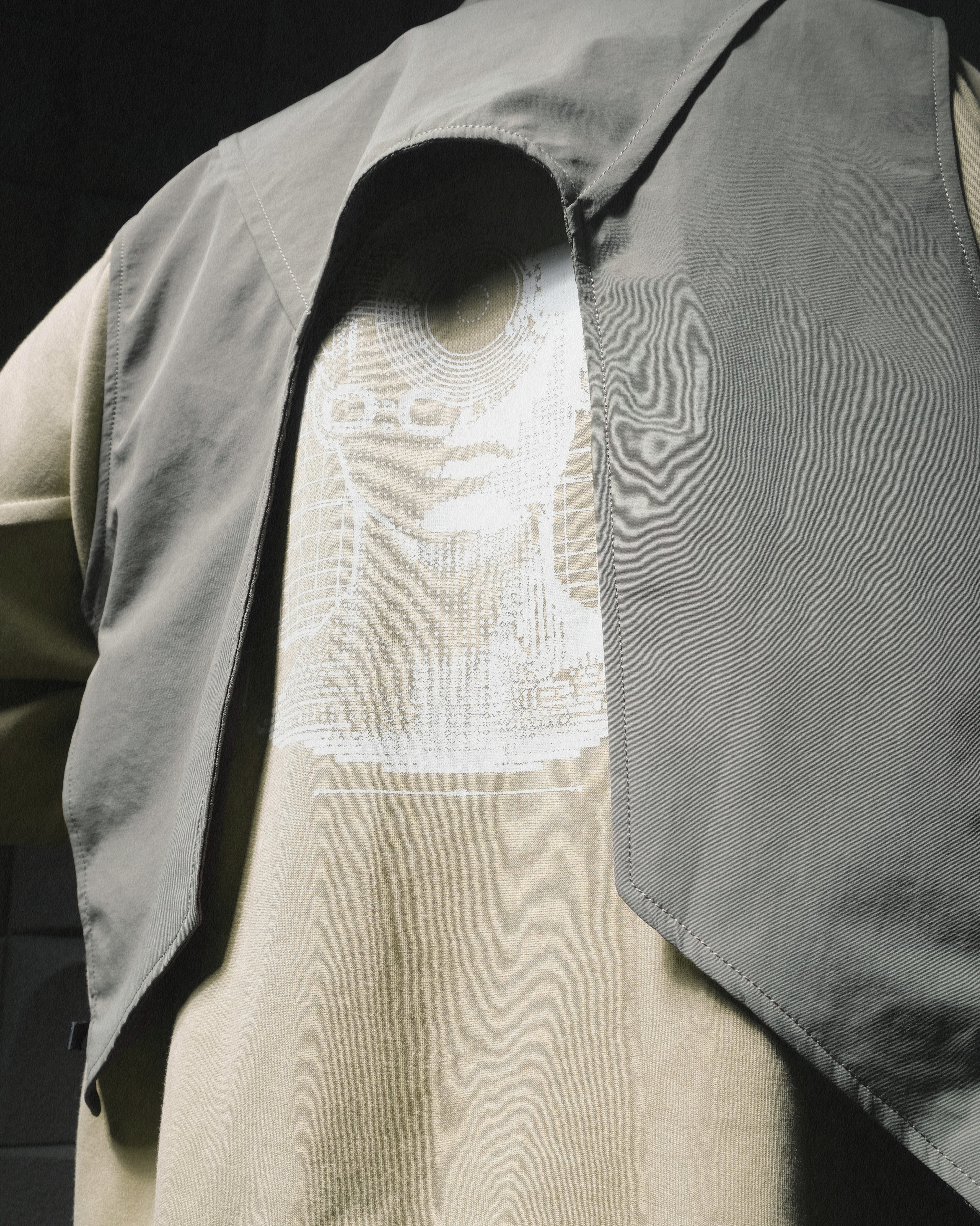 A24-CS-01-O    Futuristic Vest (Seal Green)