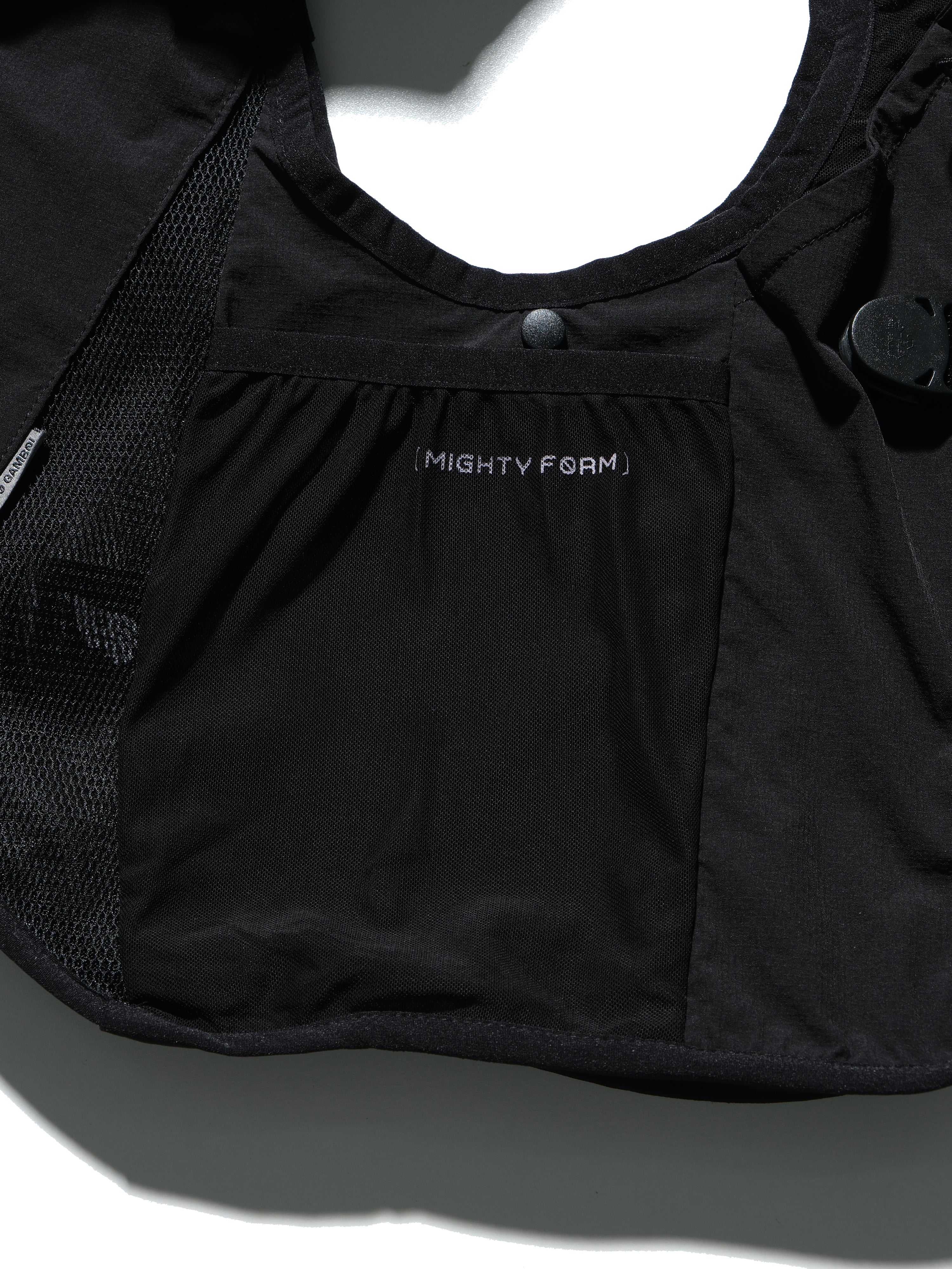 S24  / 18 —  O-03  Maneuverable Mighty Form Vest (Black)
