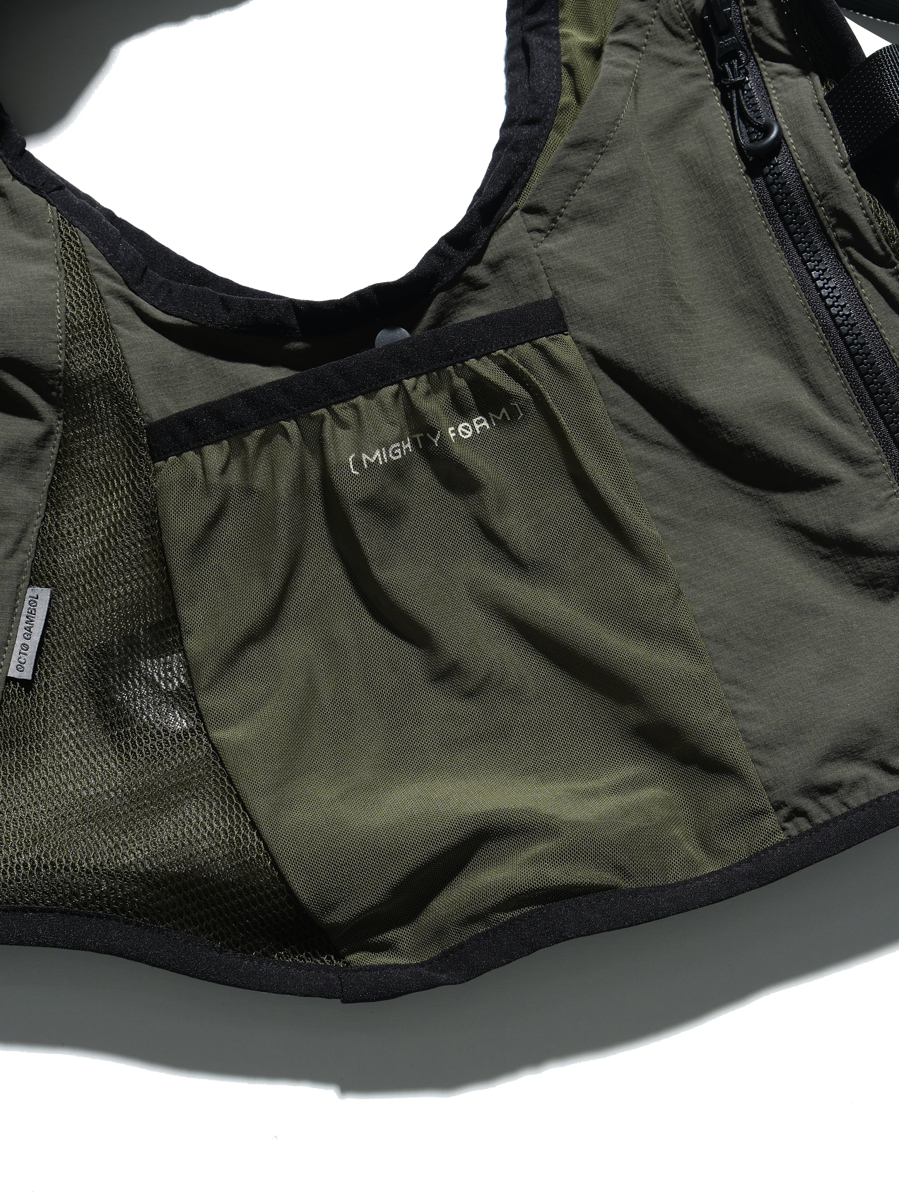 S24  / 18 —  O-03  Maneuverable Mighty Form Vest (Green)