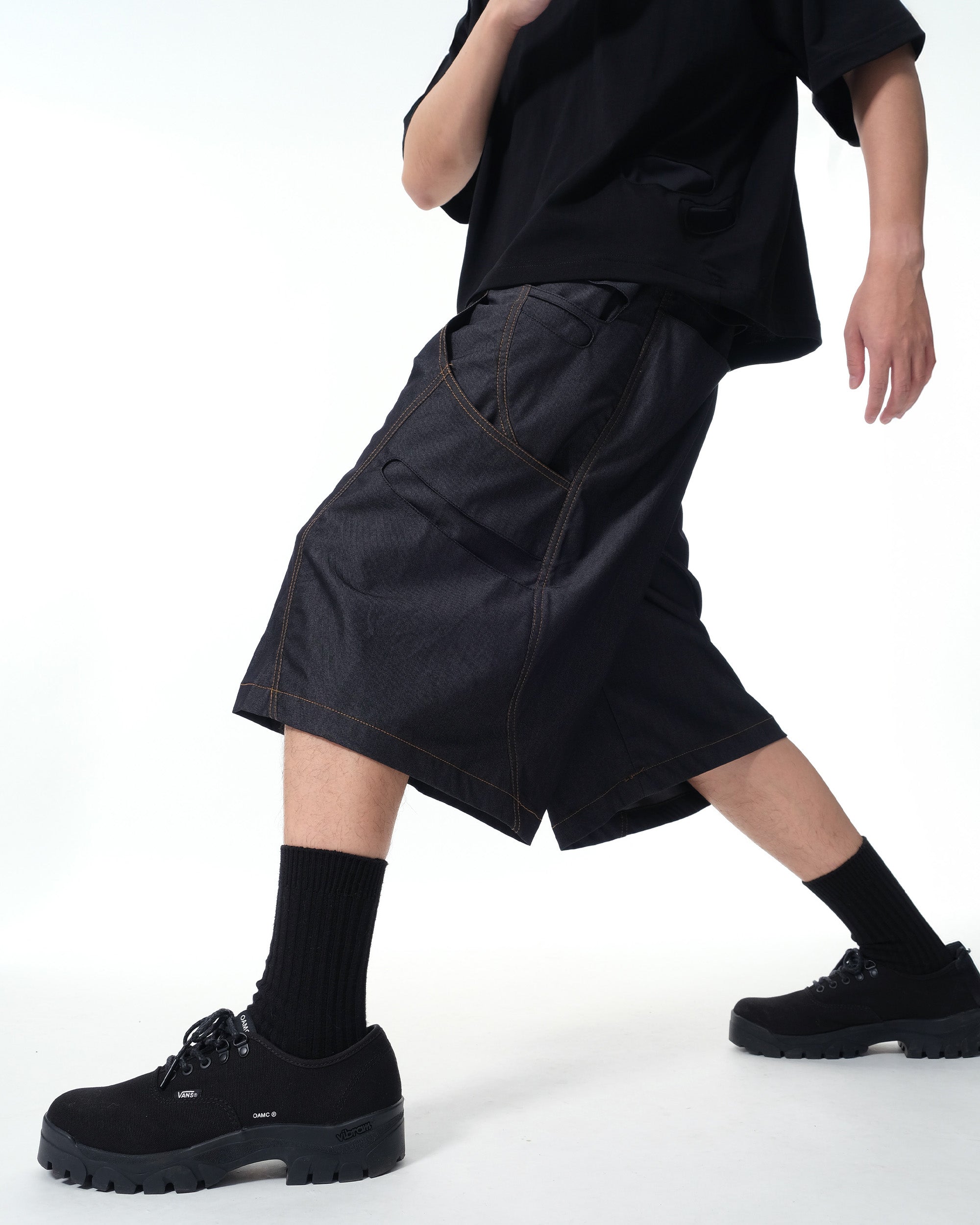 S26-C2-S / Offset Void Shorts (N-Black)